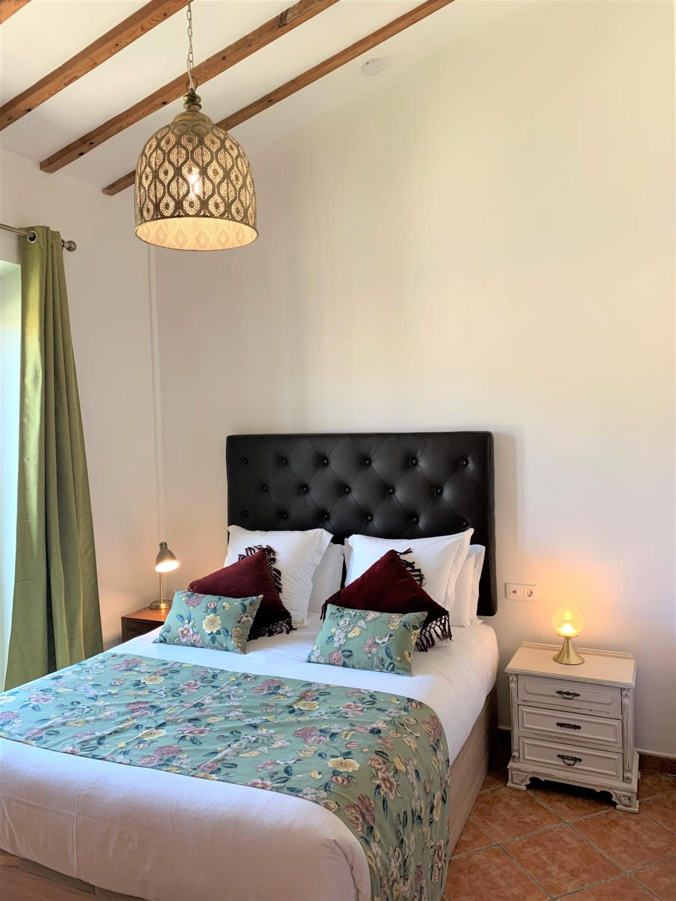 Habitación Doble con Vista al Pueblo y a la Montaña