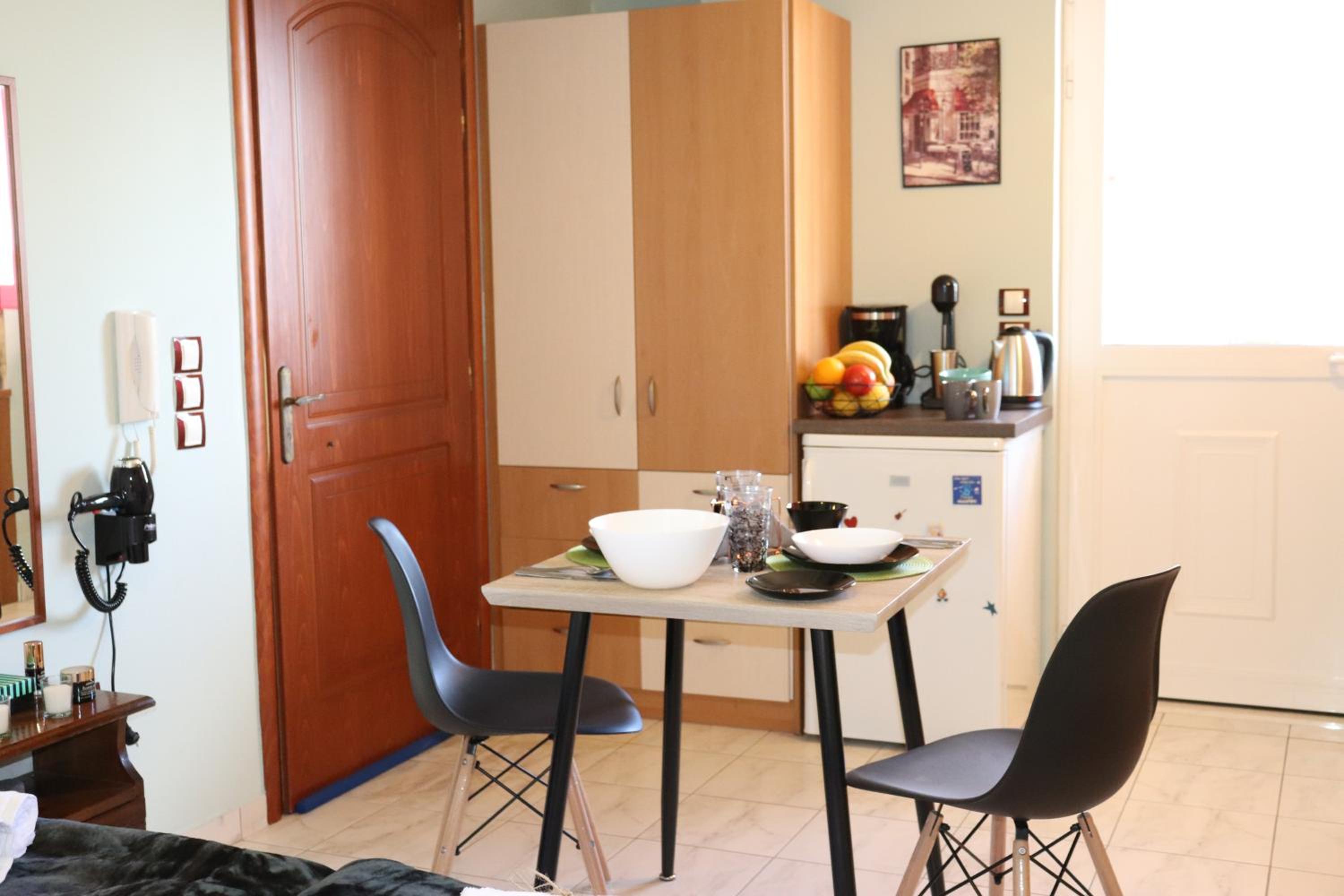 Studio Apartment photo 2