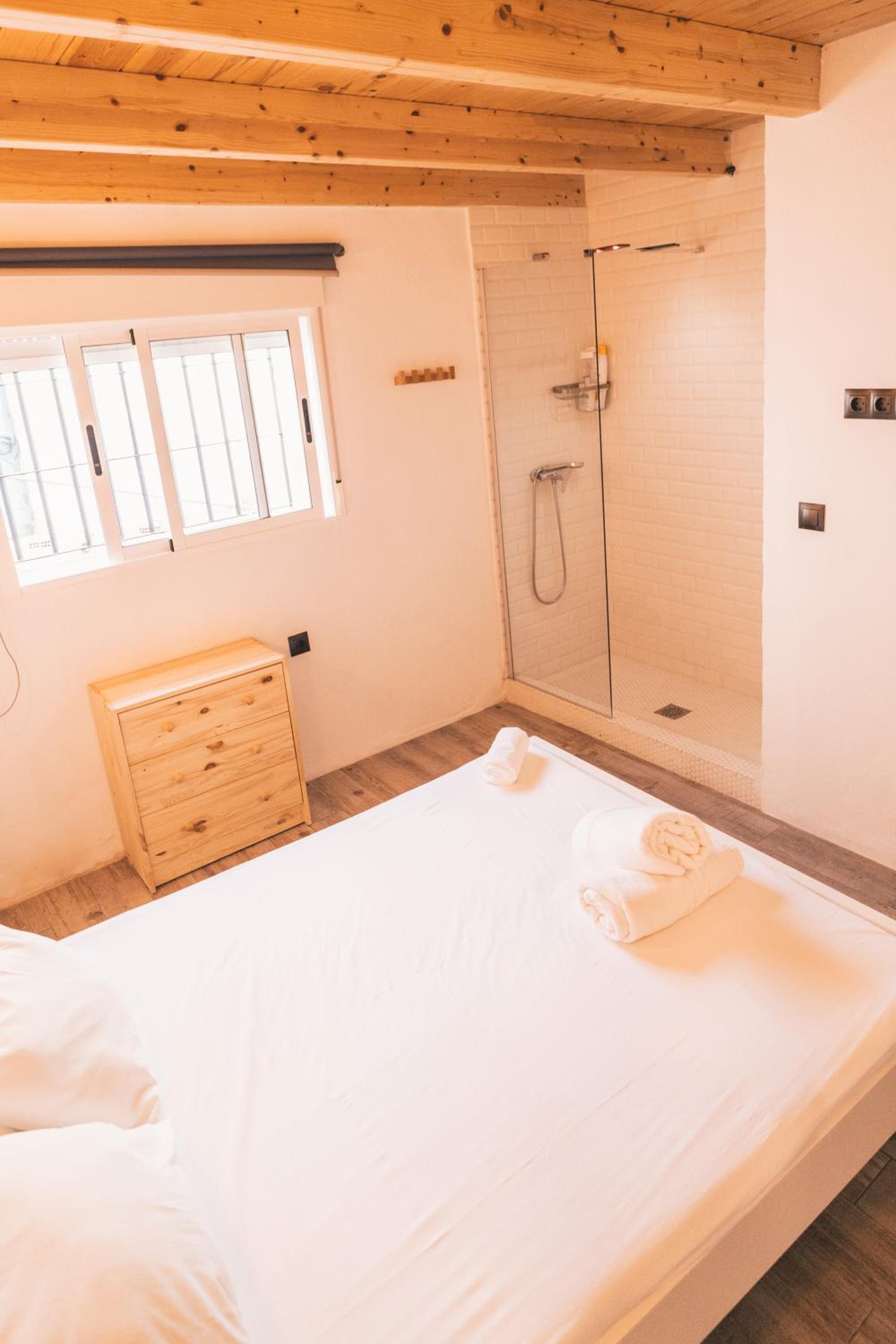 One-Bedroom Apartment - Photo 2