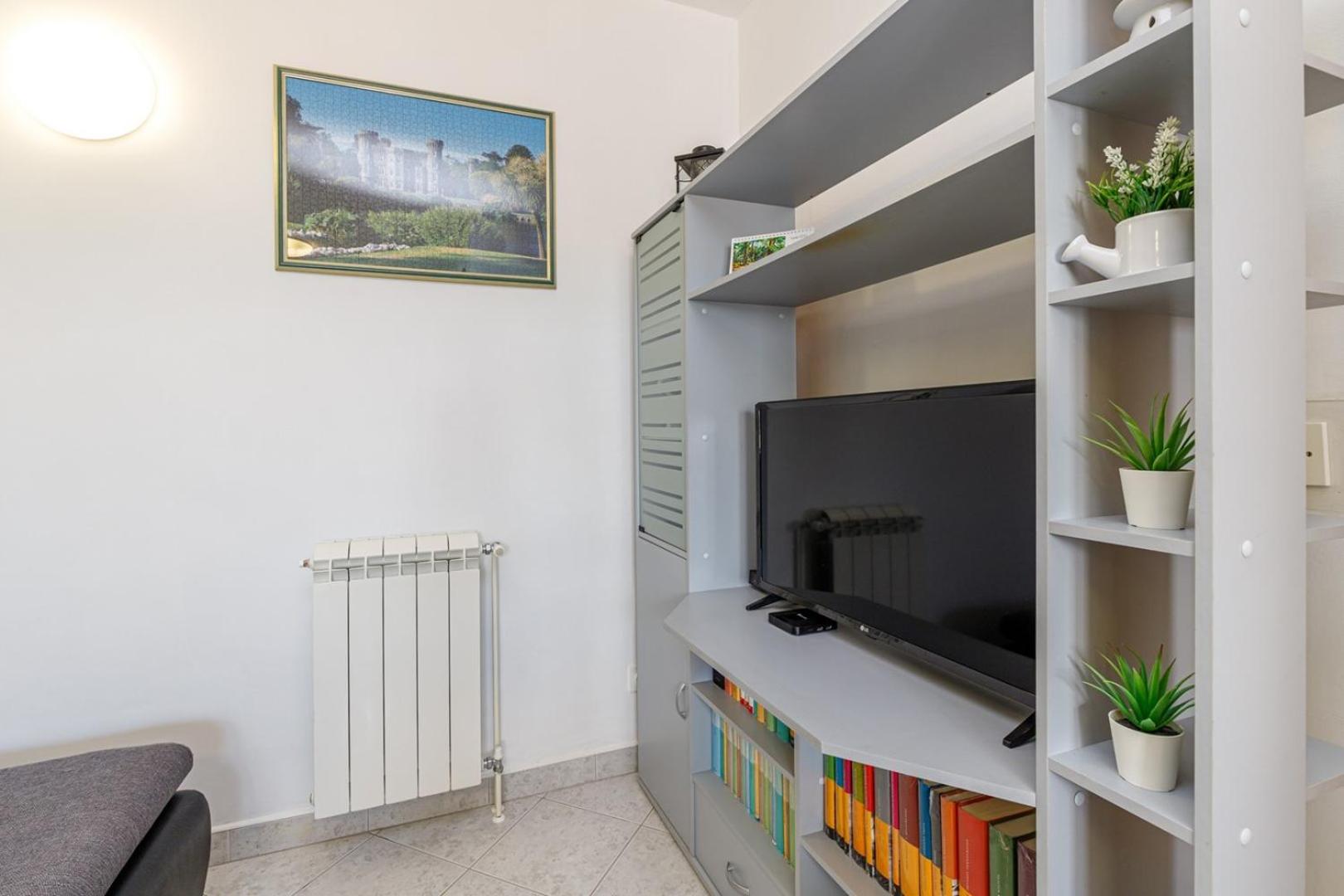 Apartment with Balcony photo 2