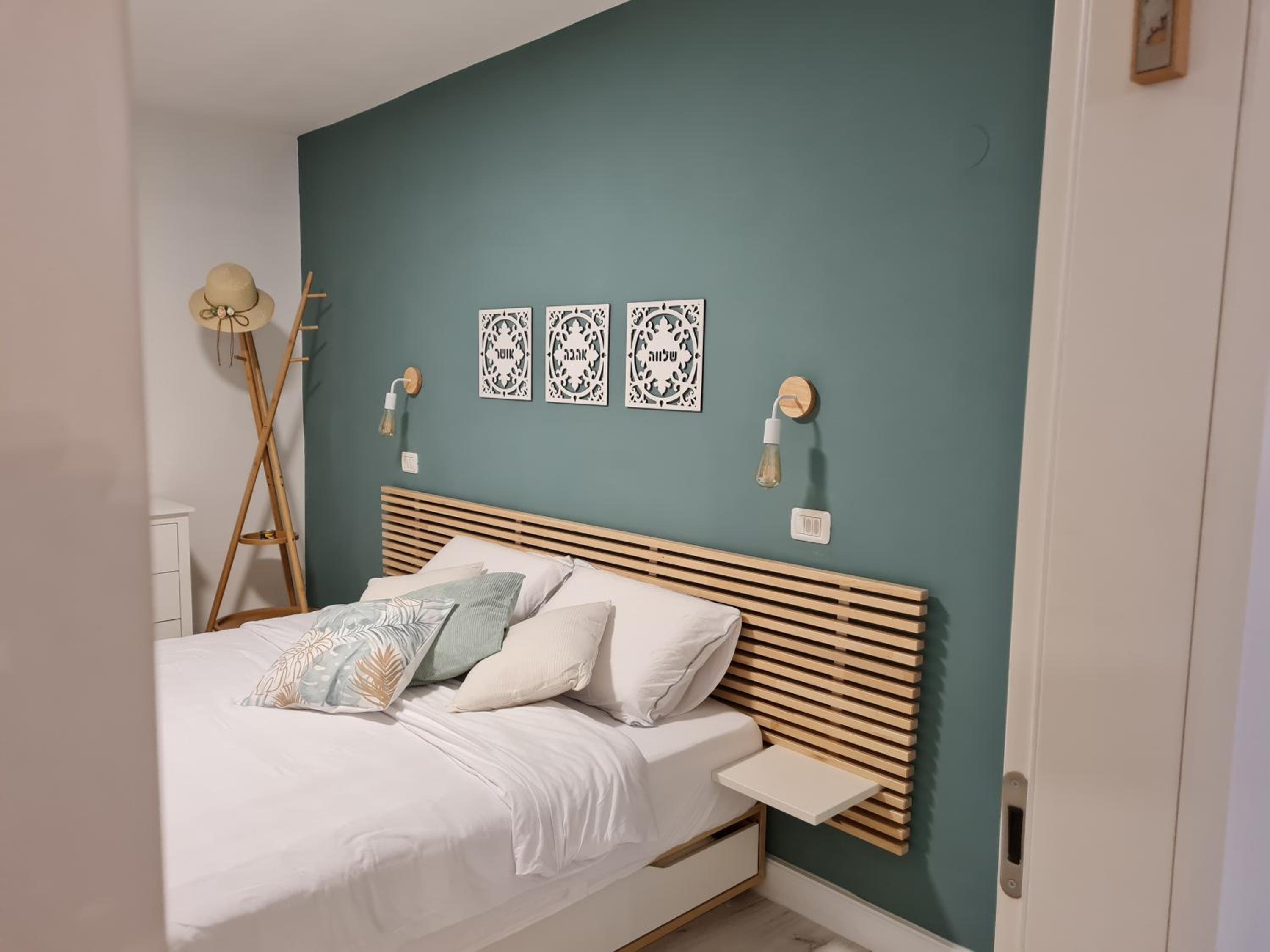 One-Bedroom Apartment - Photo 1