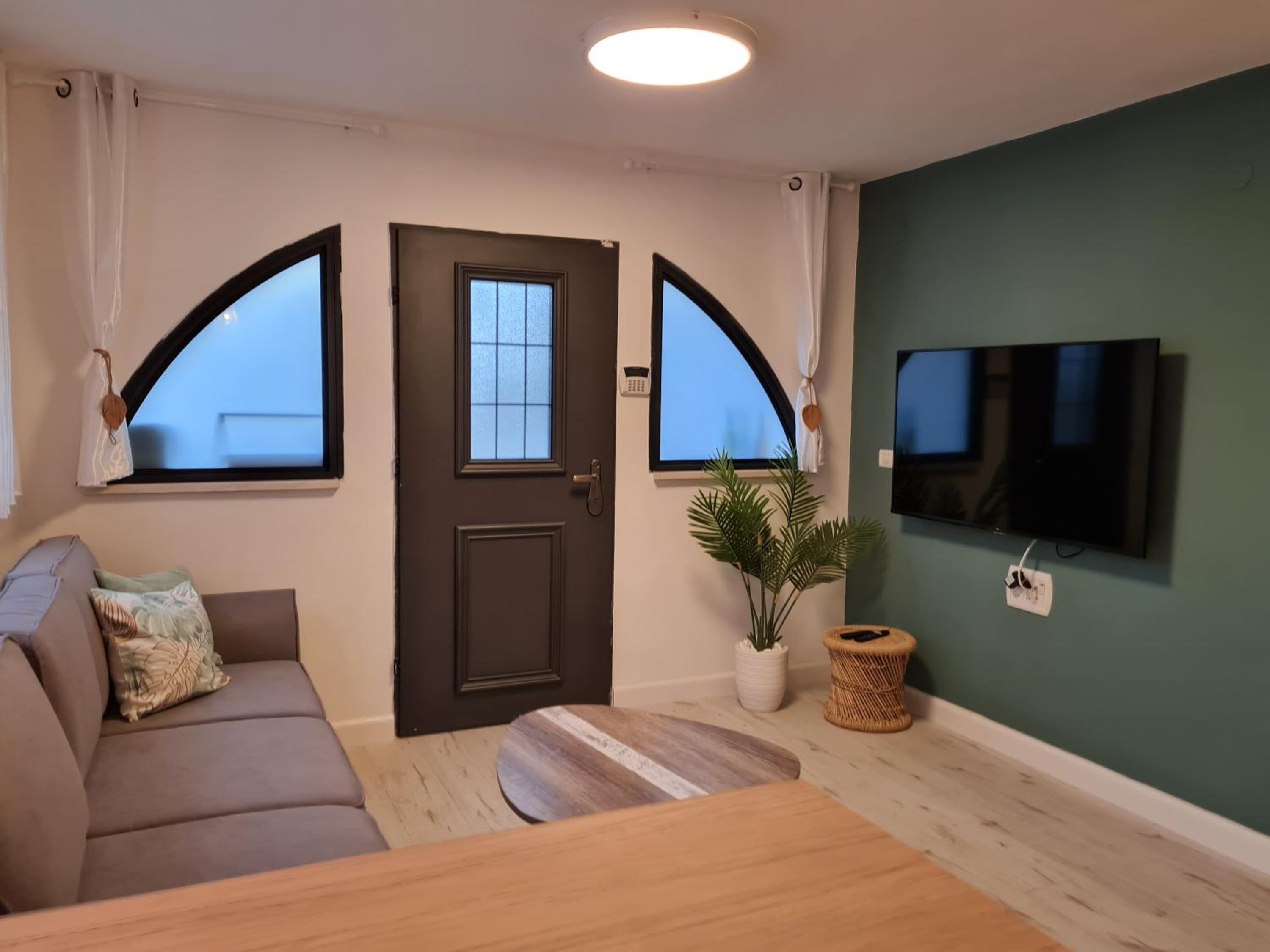 One-Bedroom Apartment - Photo 29
