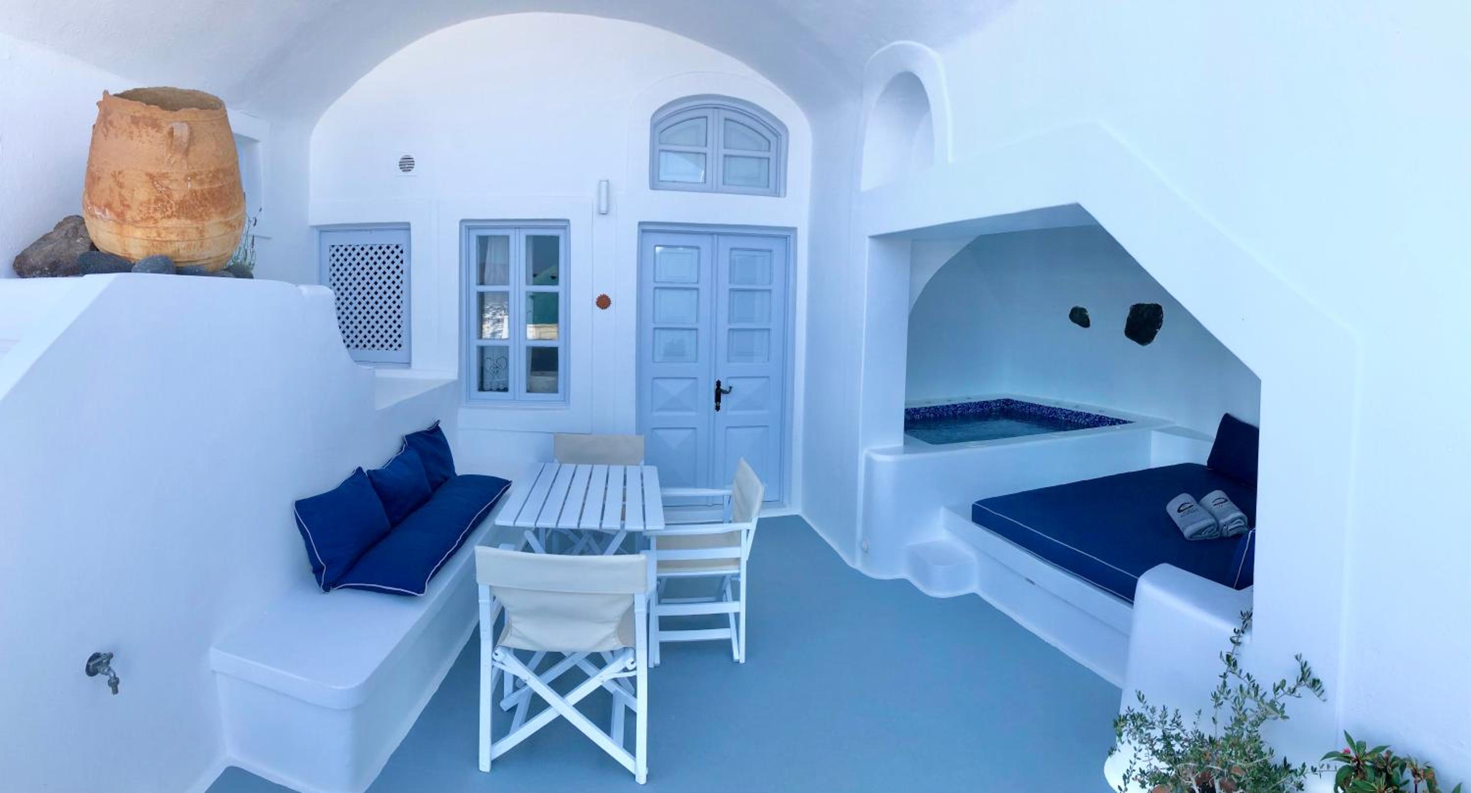 Superior Cave House Suite with Caldera View photo 2