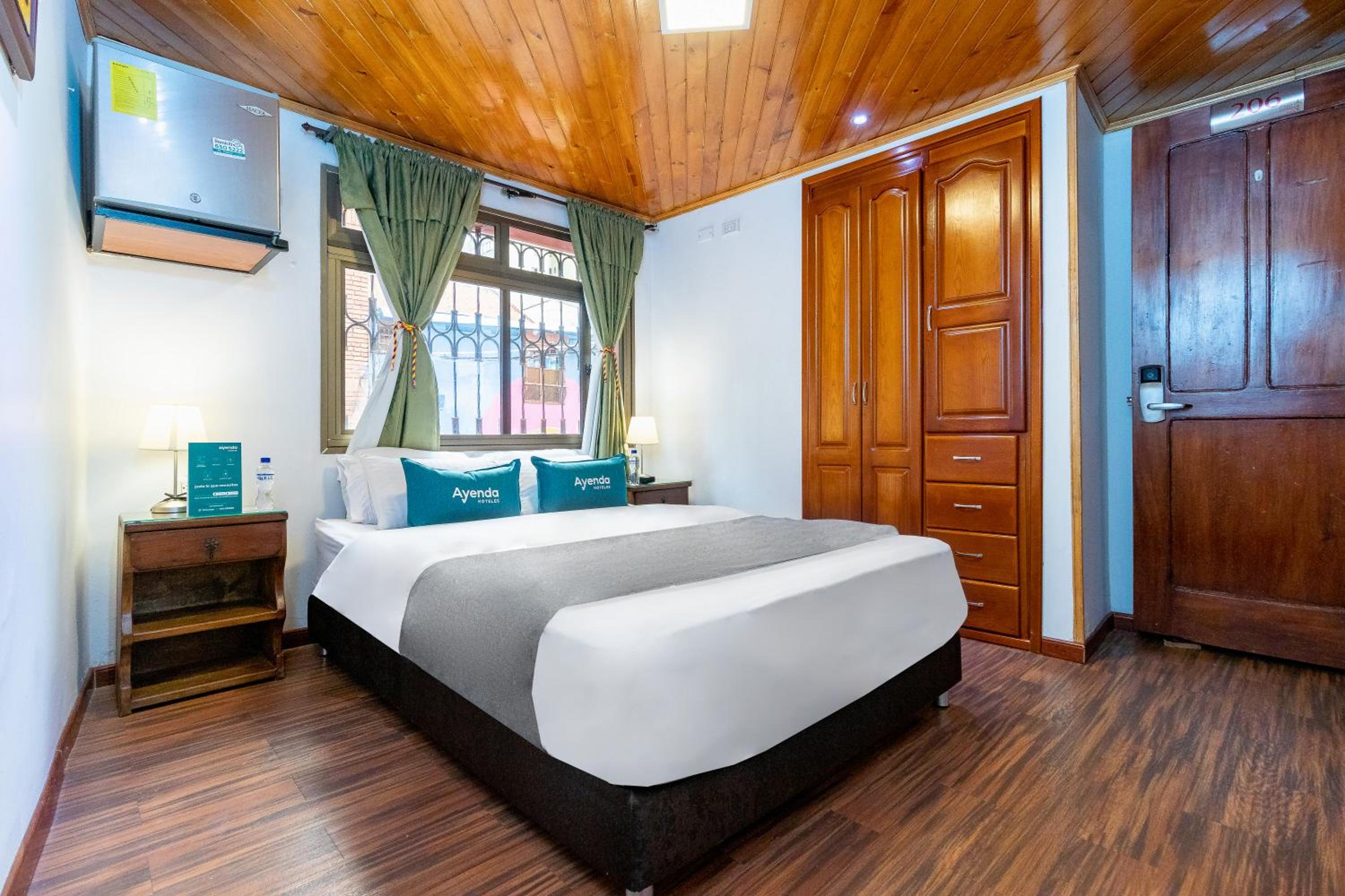 Standard Queen Room