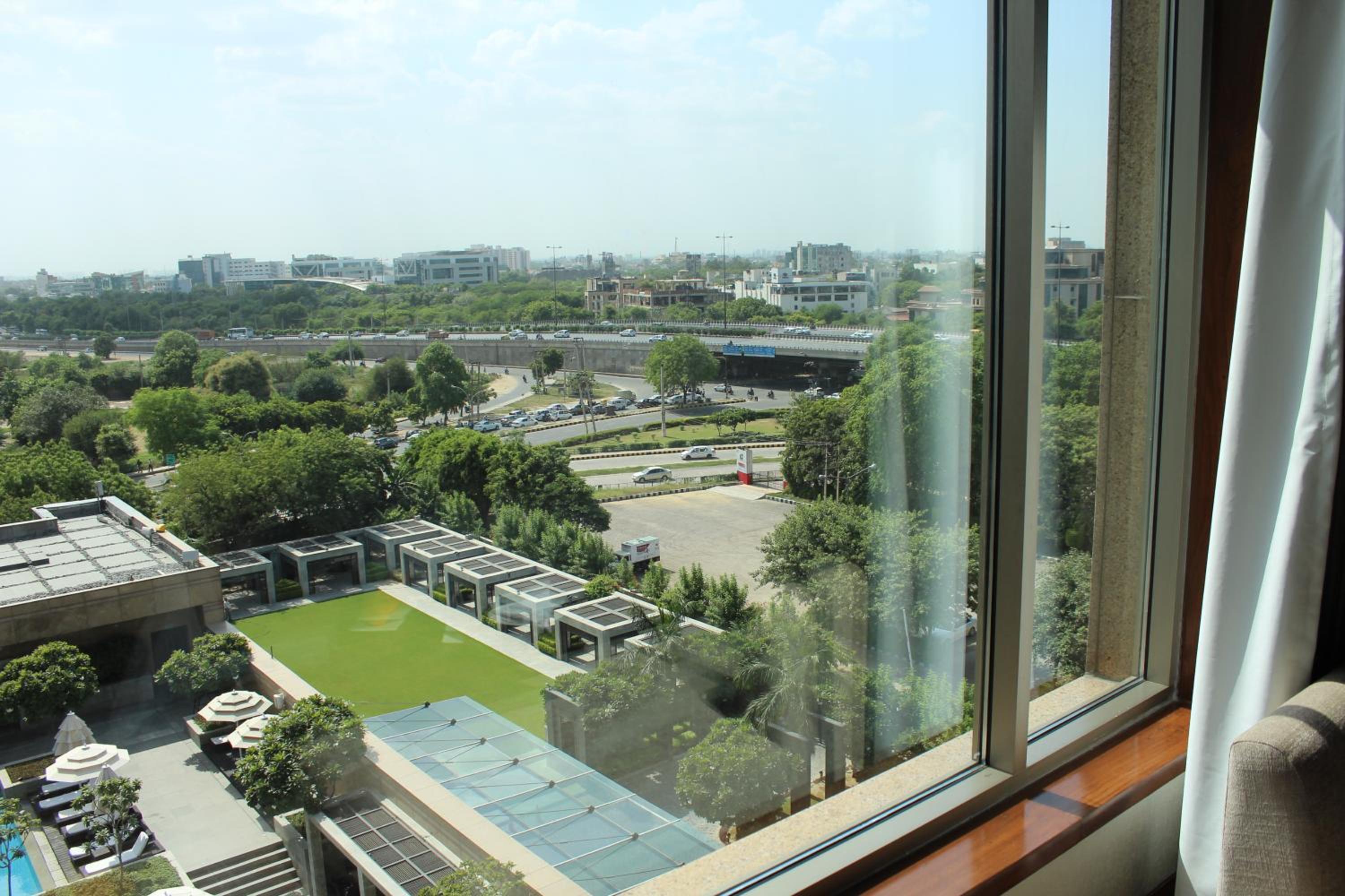 Standard King Room with City View – Lounge Access