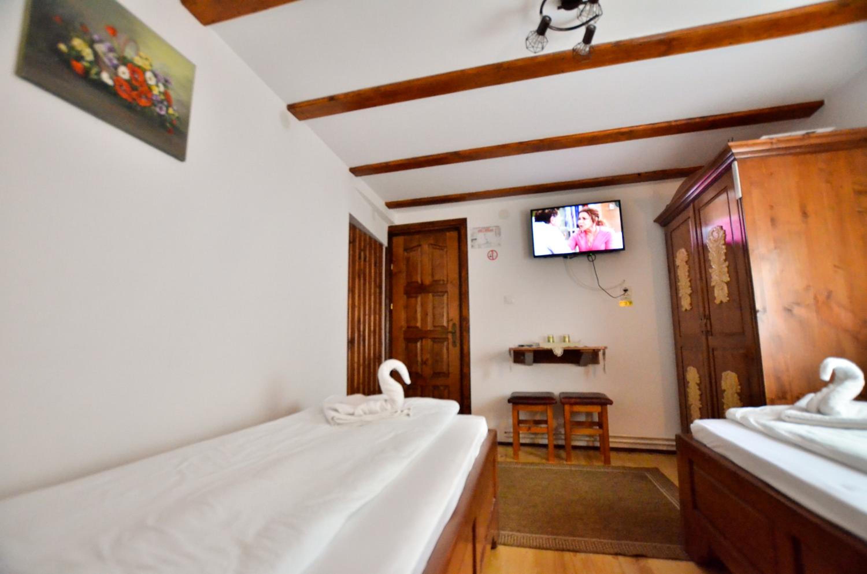 Standard Twin Room - Photo 2