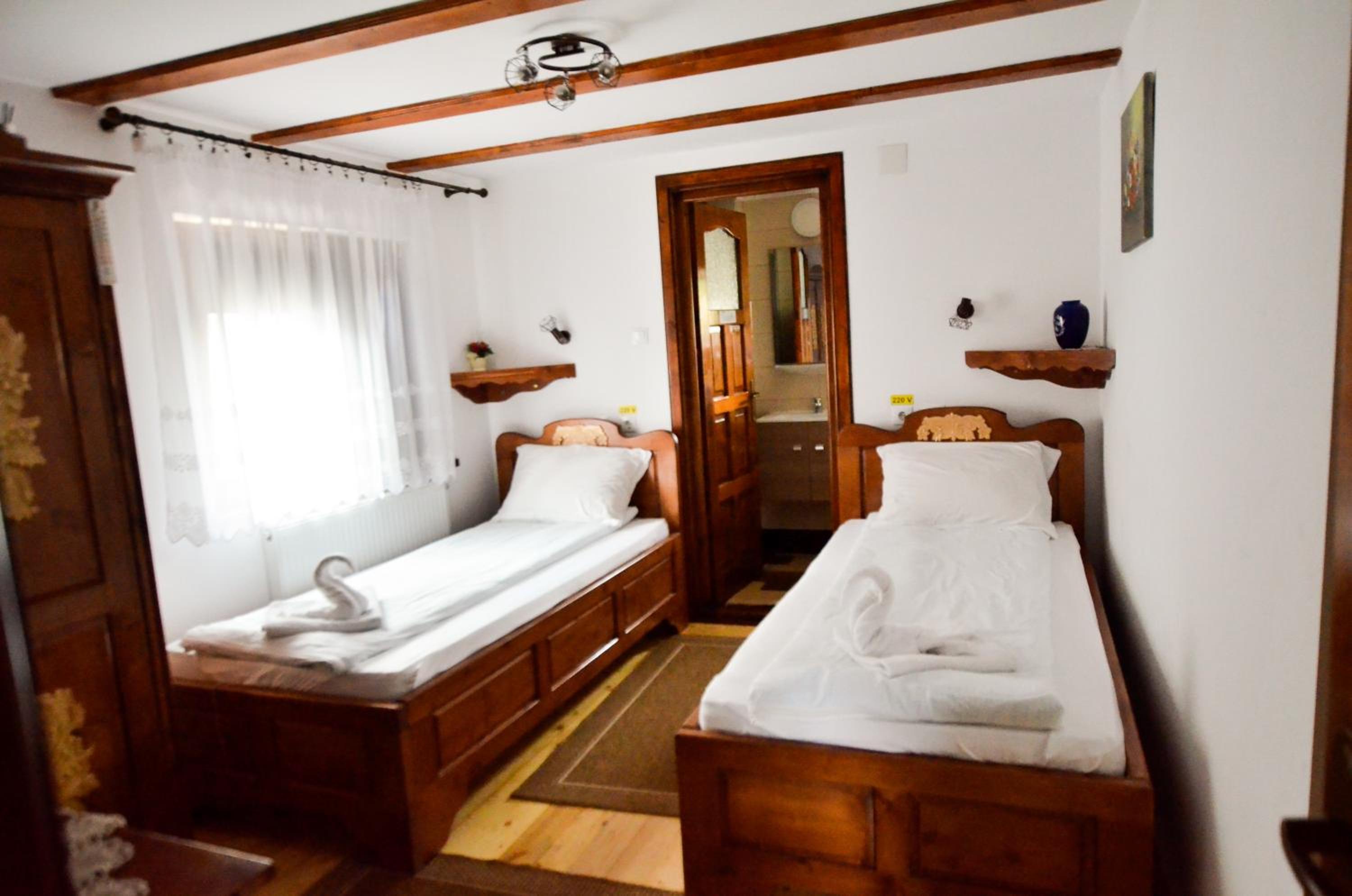 Standard Twin Room - Photo 1