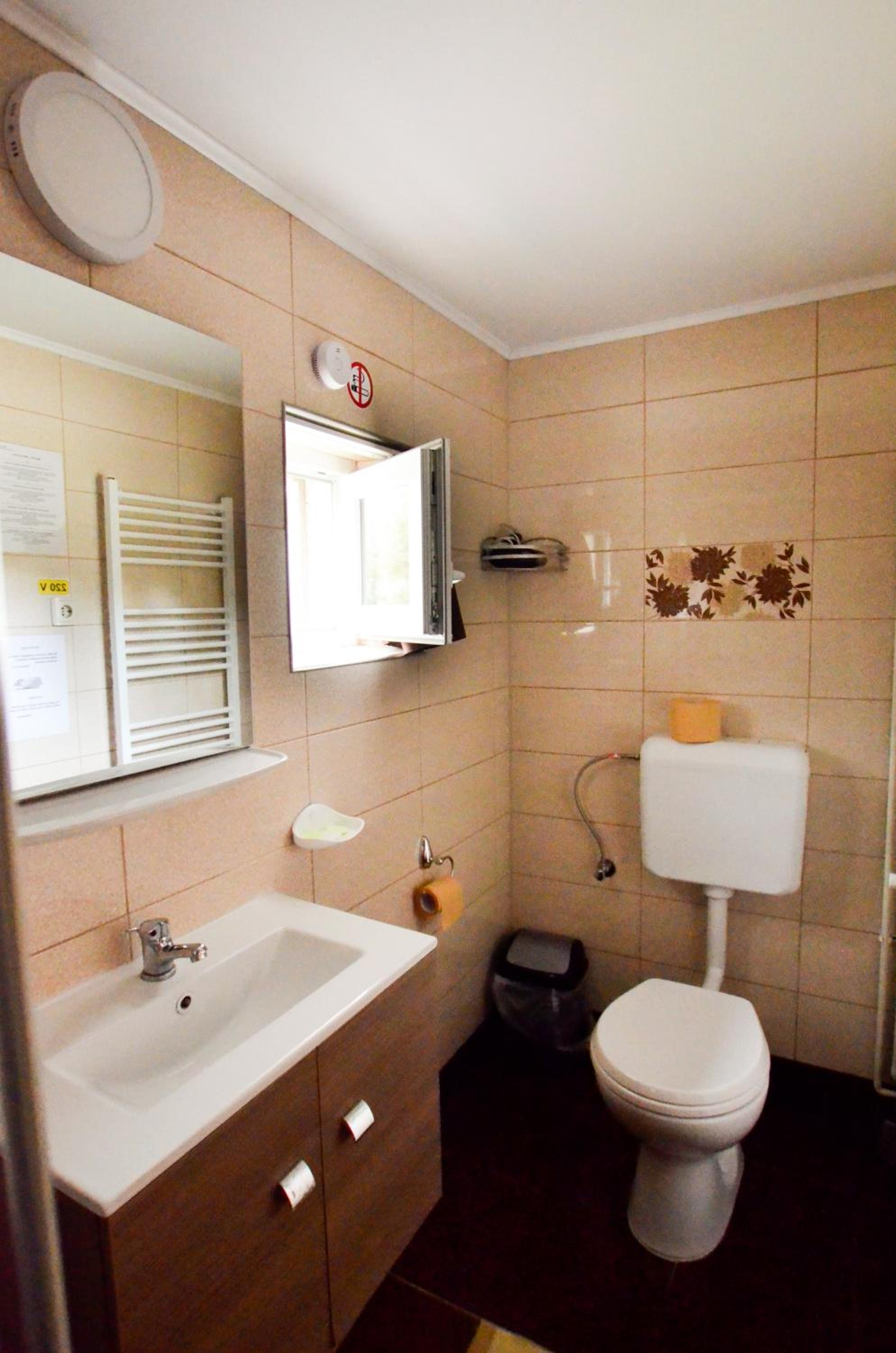 Standard Twin Room - Photo 4