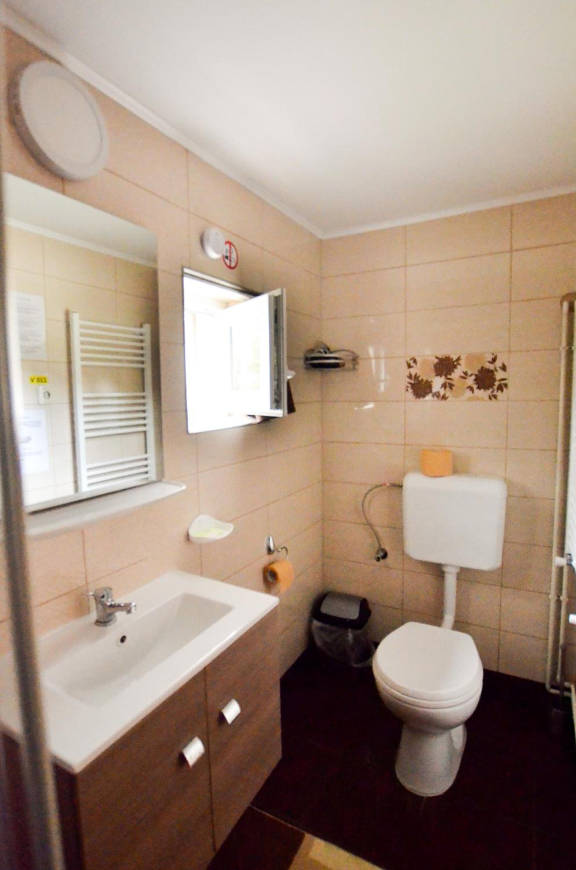 Standard Twin Room - Photo 5