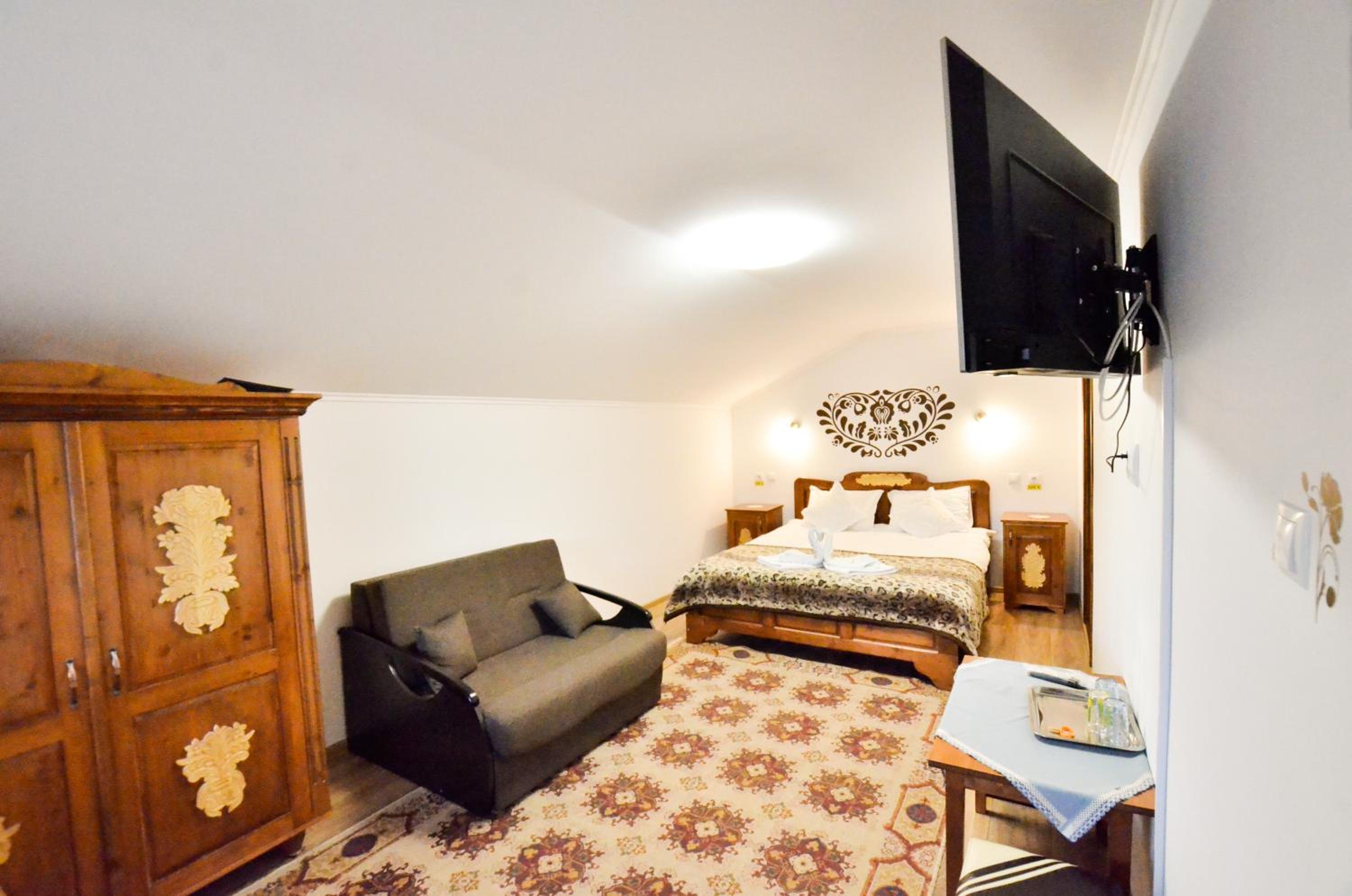 Large Twin Room - Photo 7