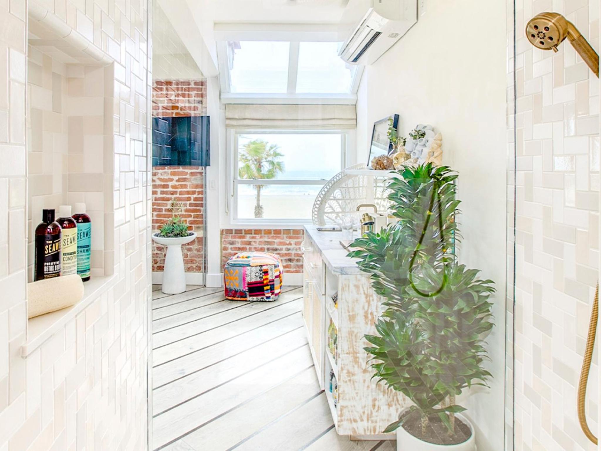 Ocean Front PH Bungalow thumbnail 6