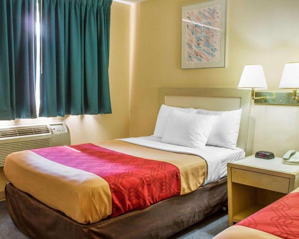 Double Room with Two Double Beds - Photo 2