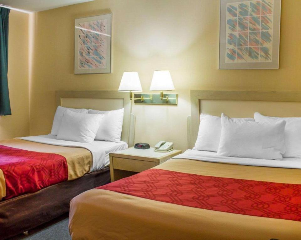 Double Room with Two Double Beds - Photo 4