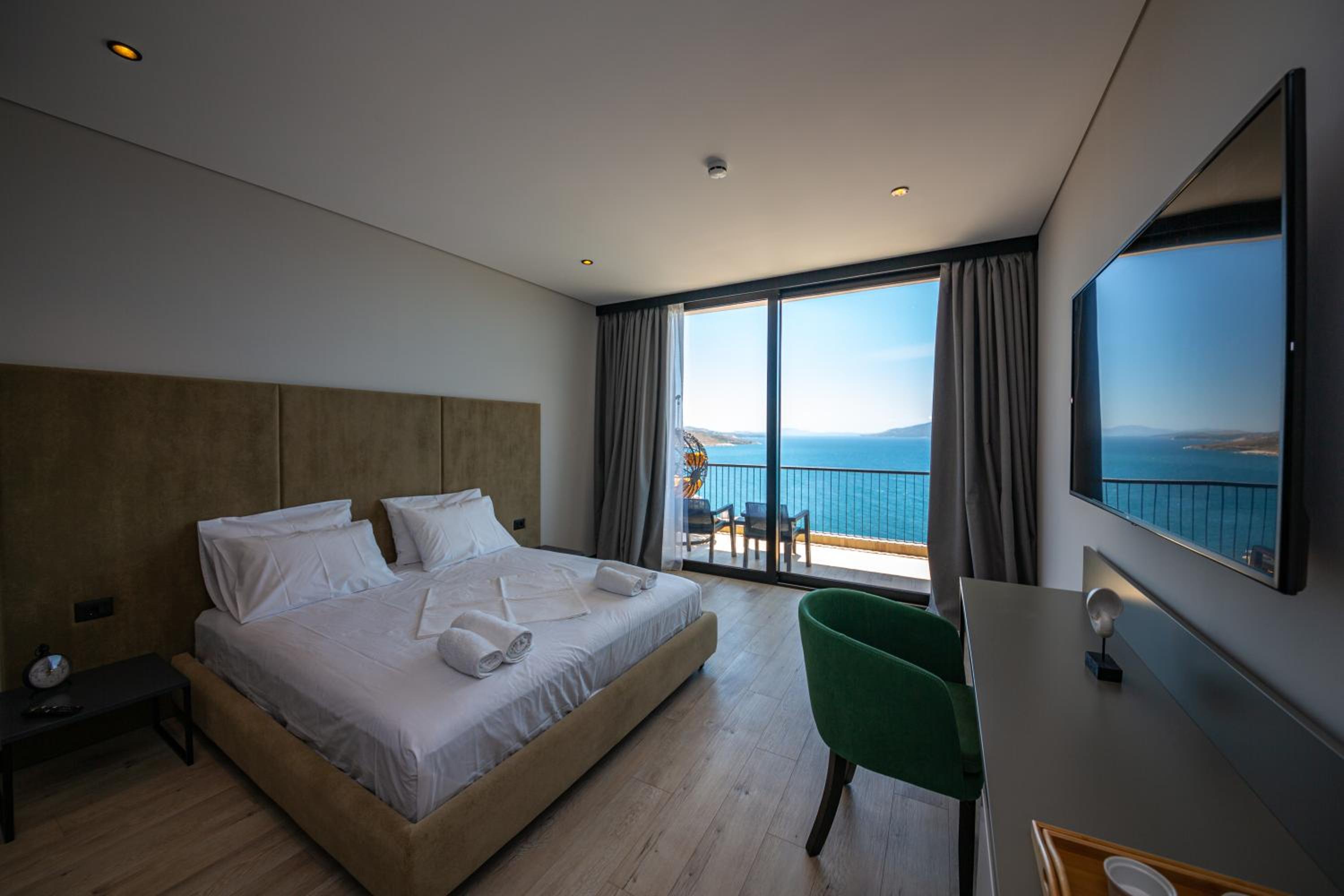 Deluxe Suite with Terrace Sea View photo 2