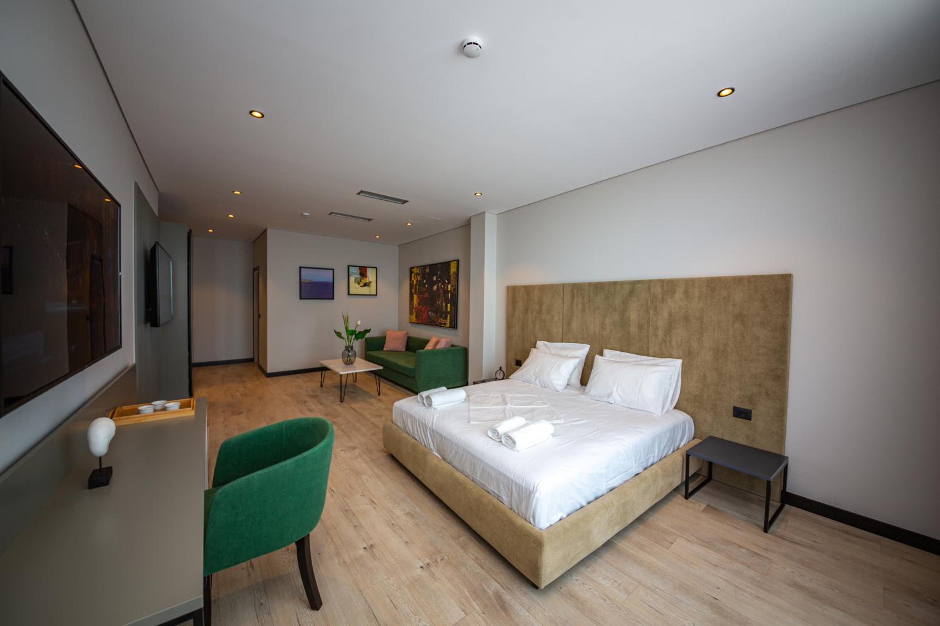 Deluxe Suite with Balcony and Sea View photo 1