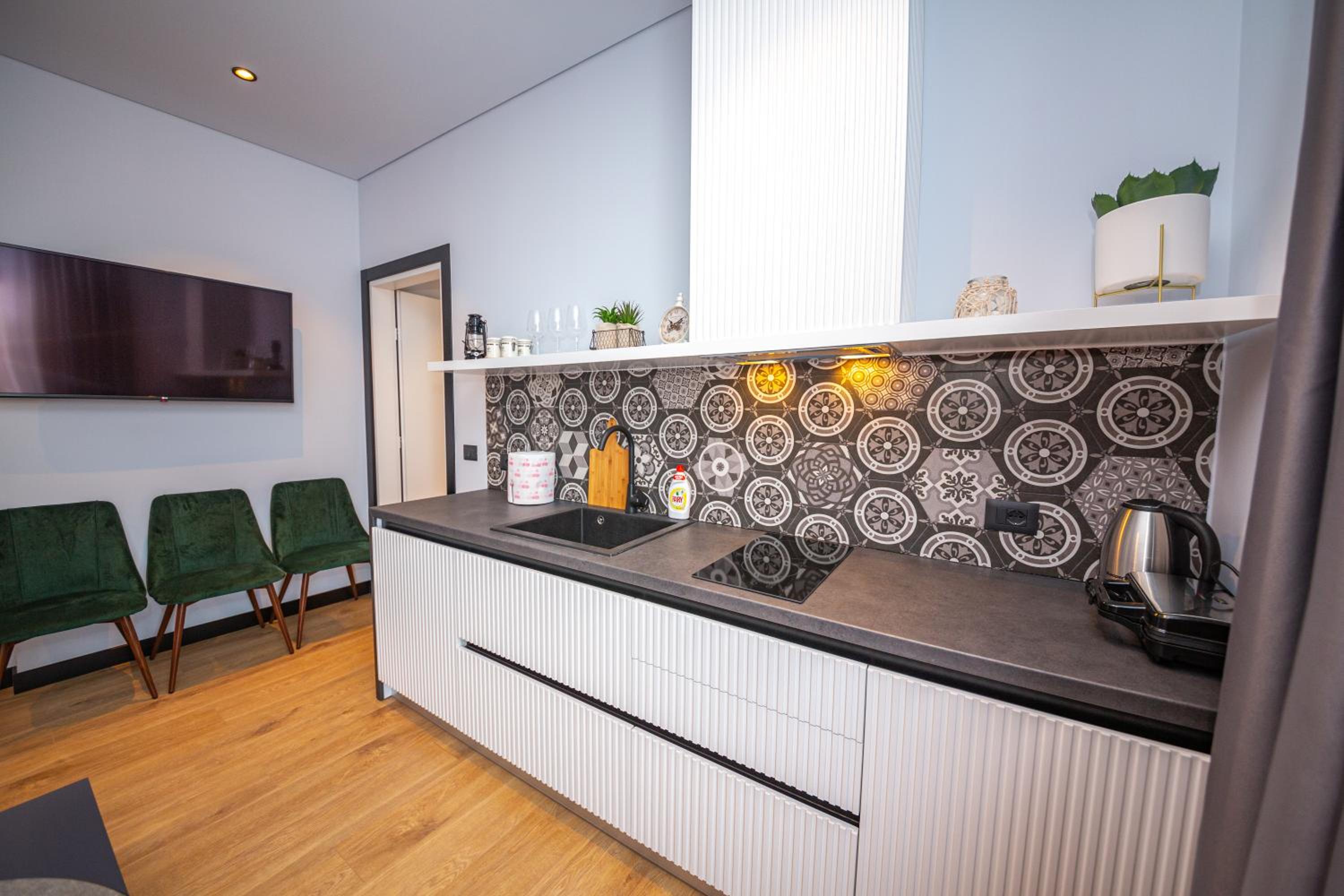 One-Bedroom Apartment with Balcony (3 Adults) - Ground Floor photo 2