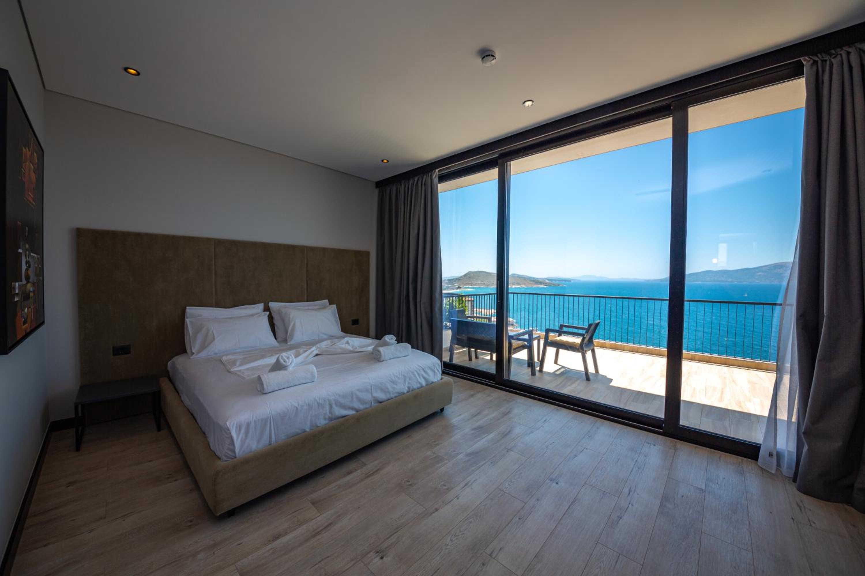 Deluxe Suite with Terrace Sea View photo 1