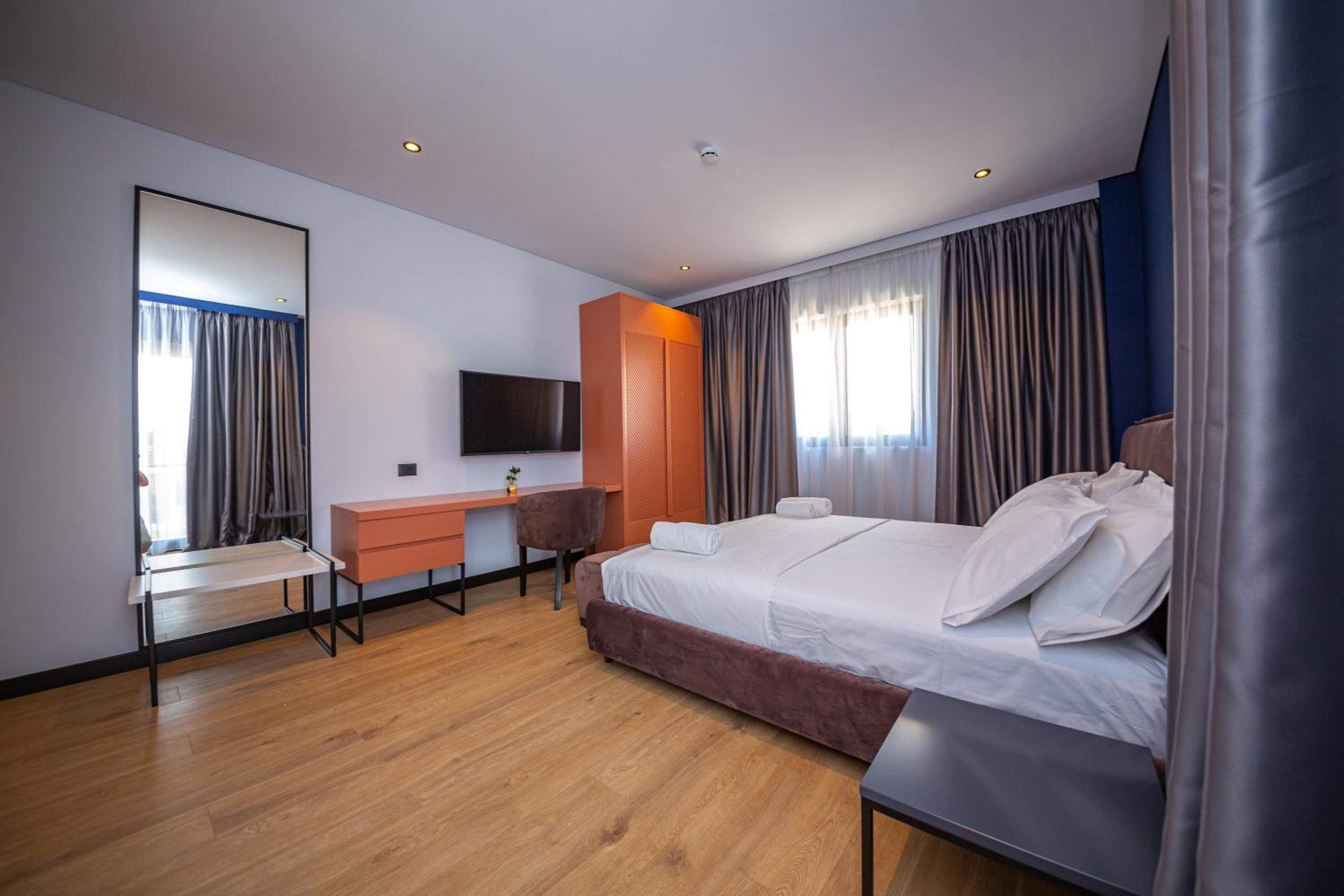 One-Bedroom Apartment with Balcony and Side Sea View (3 adults) photo 1