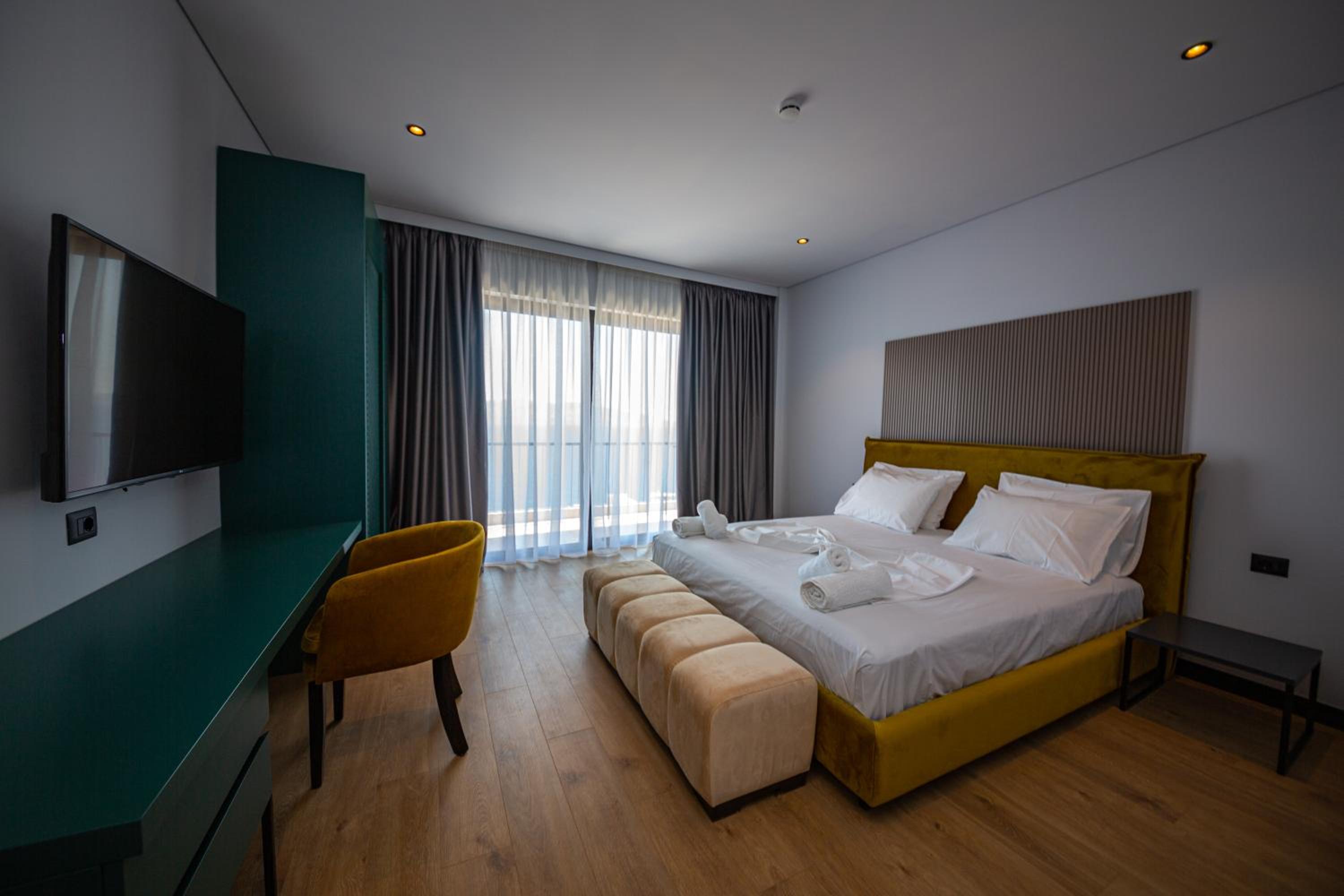 One-Bedroom Apartment with Balcony and Sea View (3 Adults) photo 2