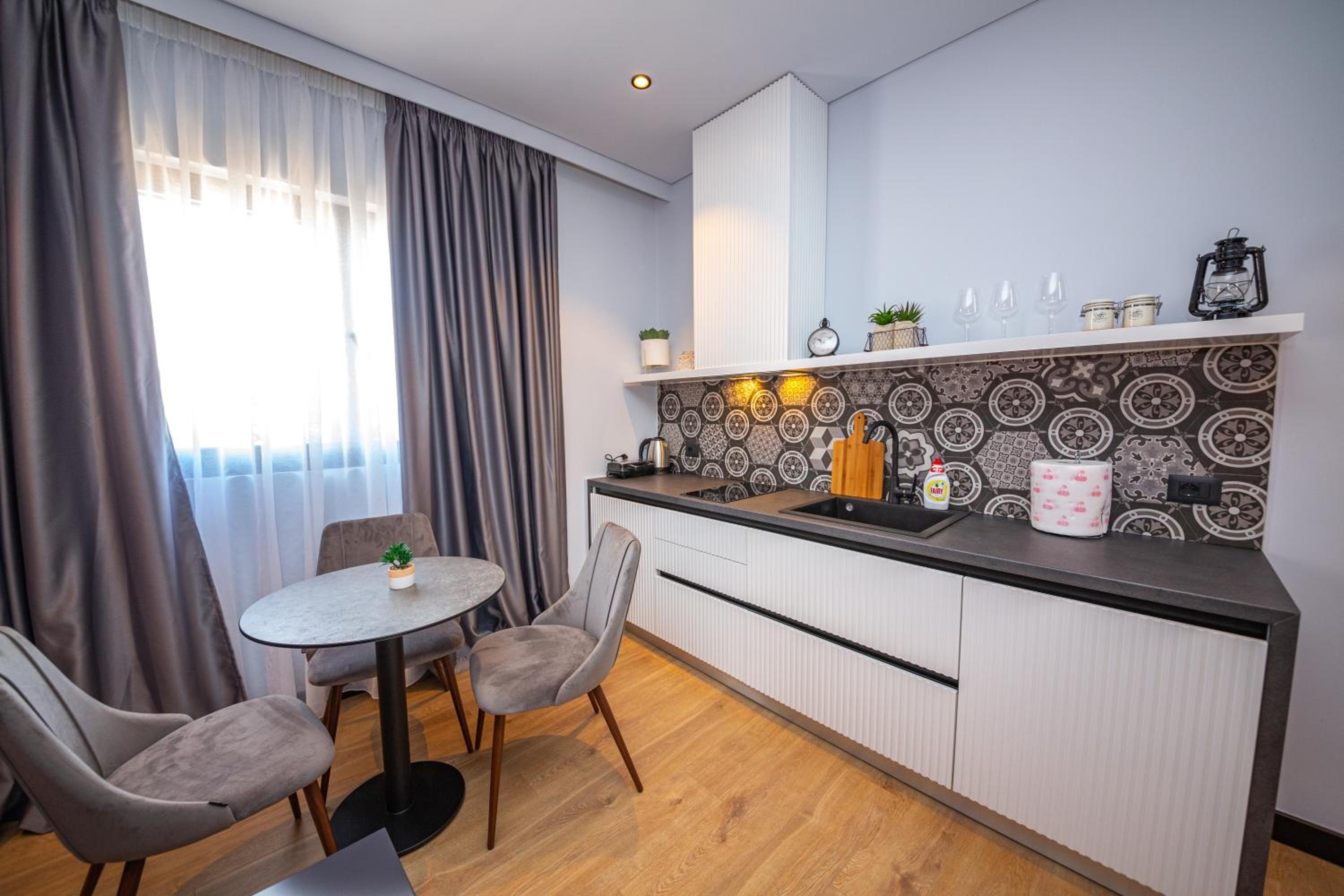 One-Bedroom Apartment with Balcony and Side Sea View (3 adults) photo 2