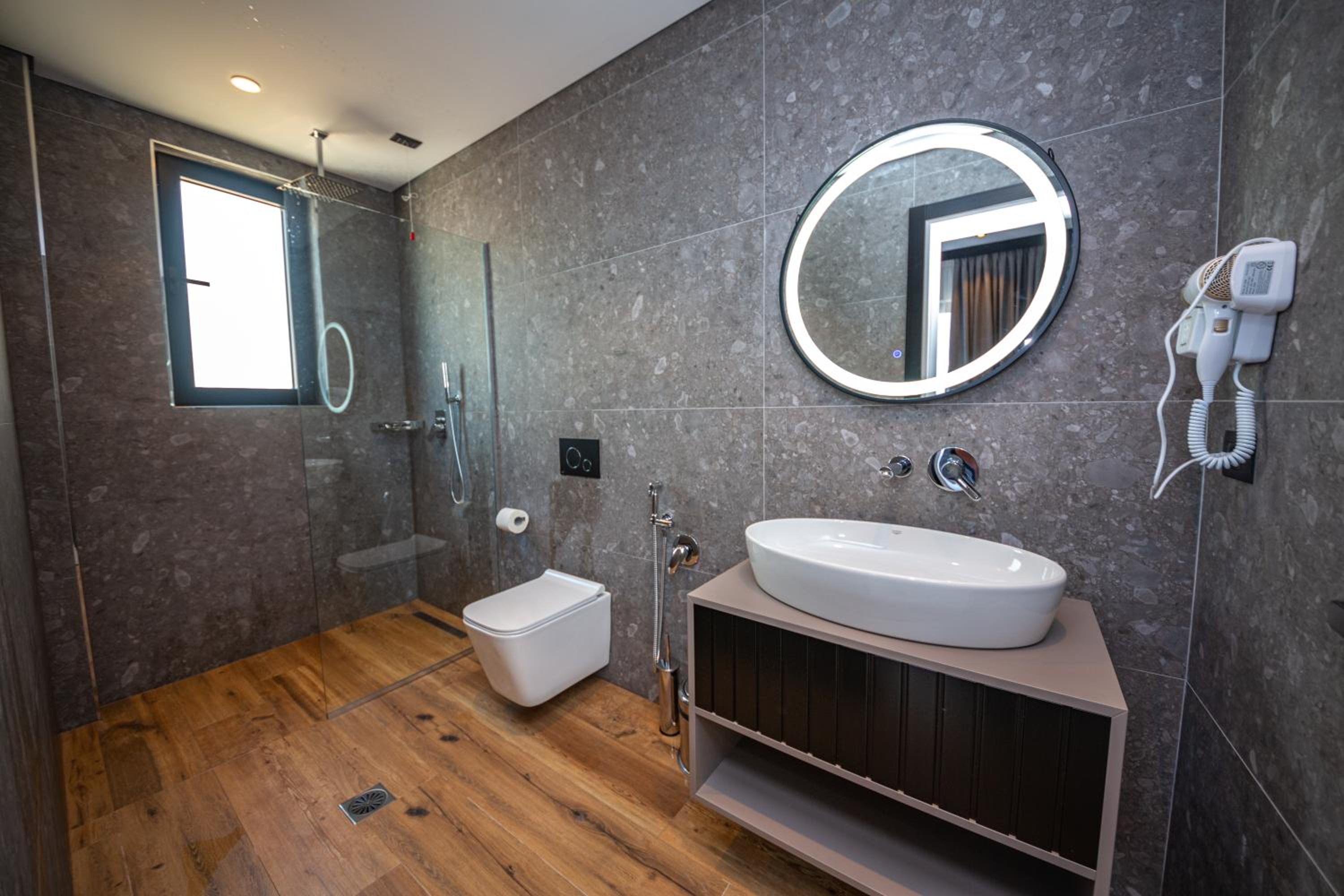 Junior Suite with Balcony and Sea View photo 2