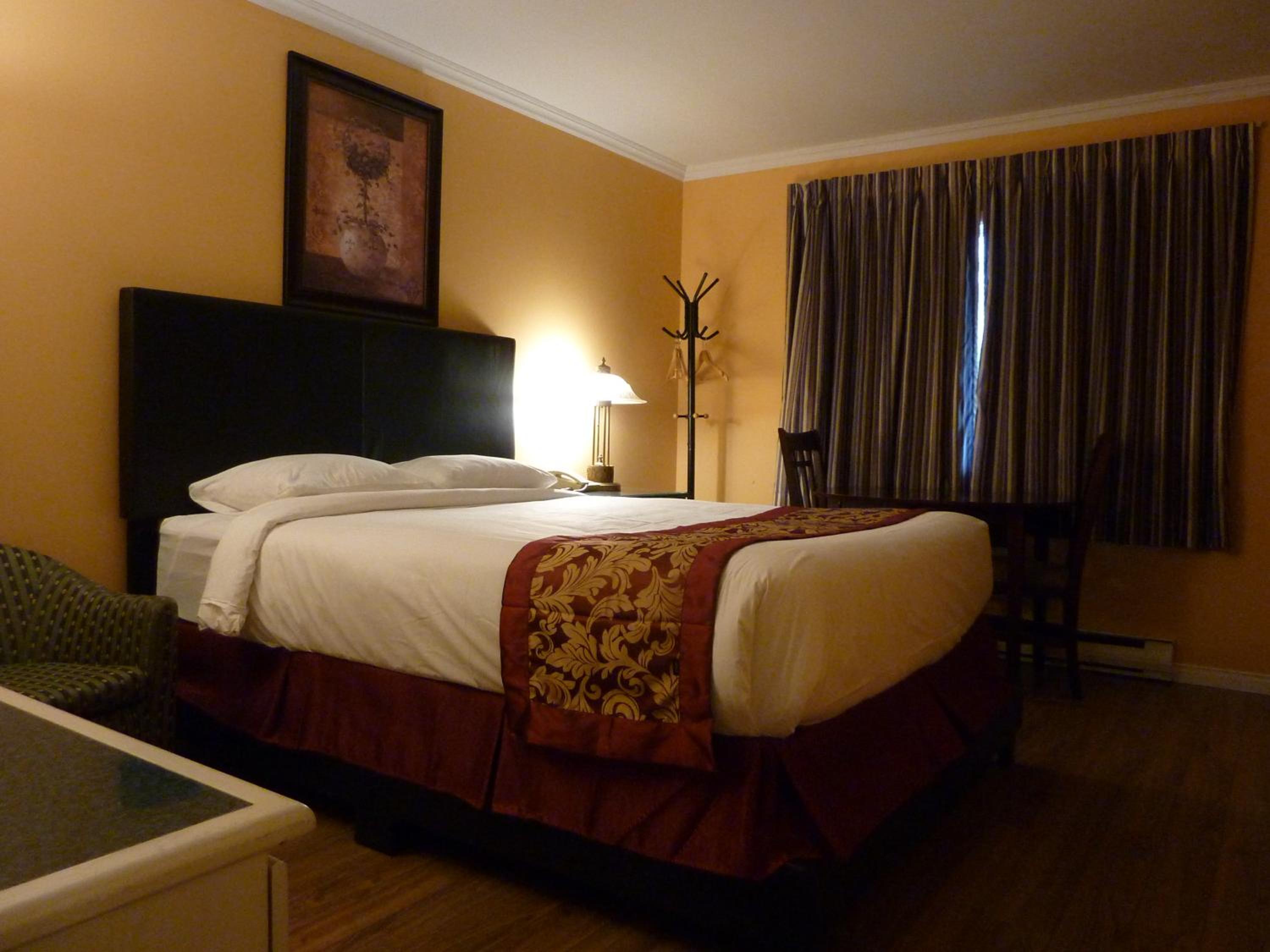 Queen Room photo 1