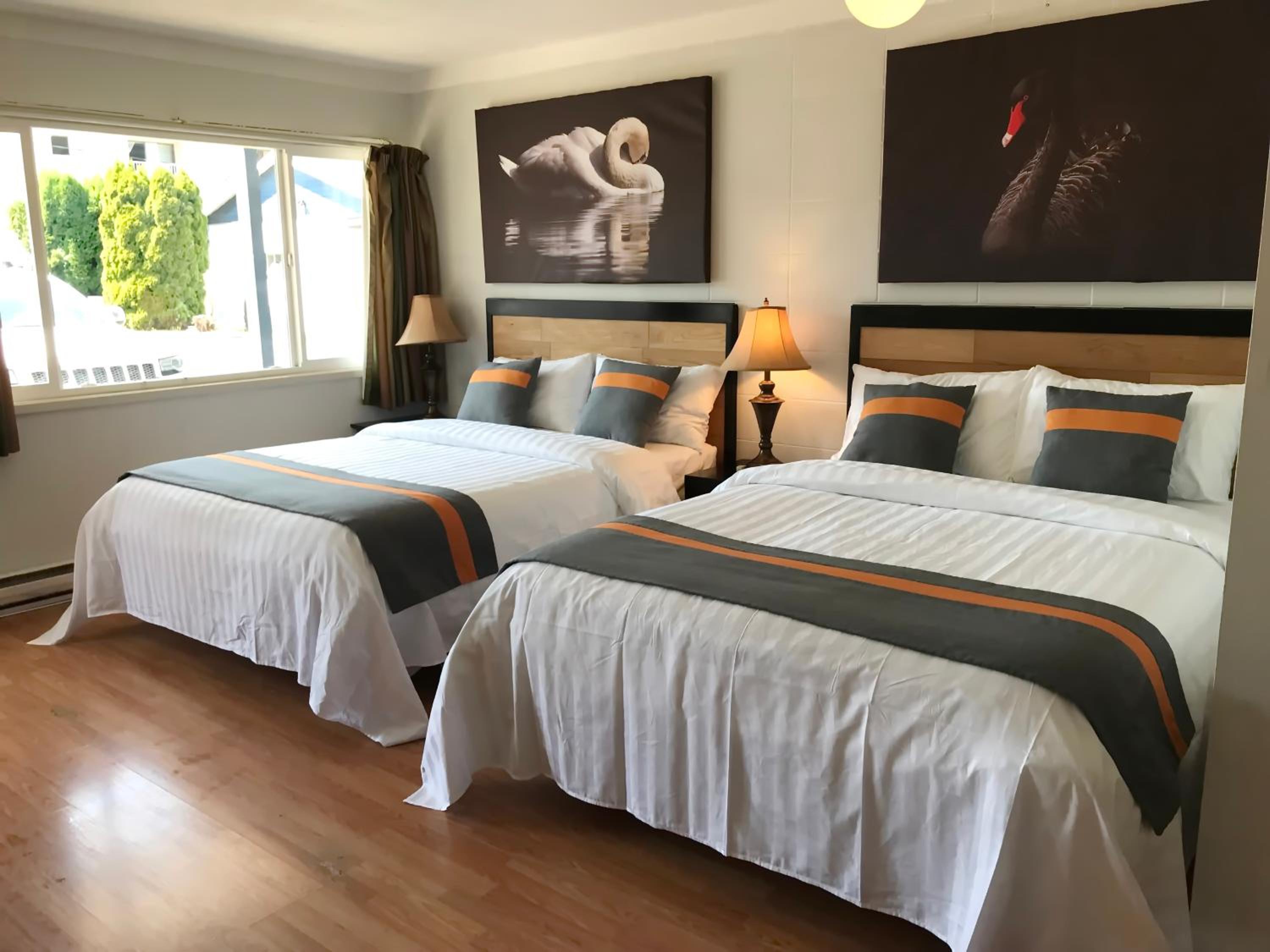Executive Queen Room with Two Queen Beds - Photo 2