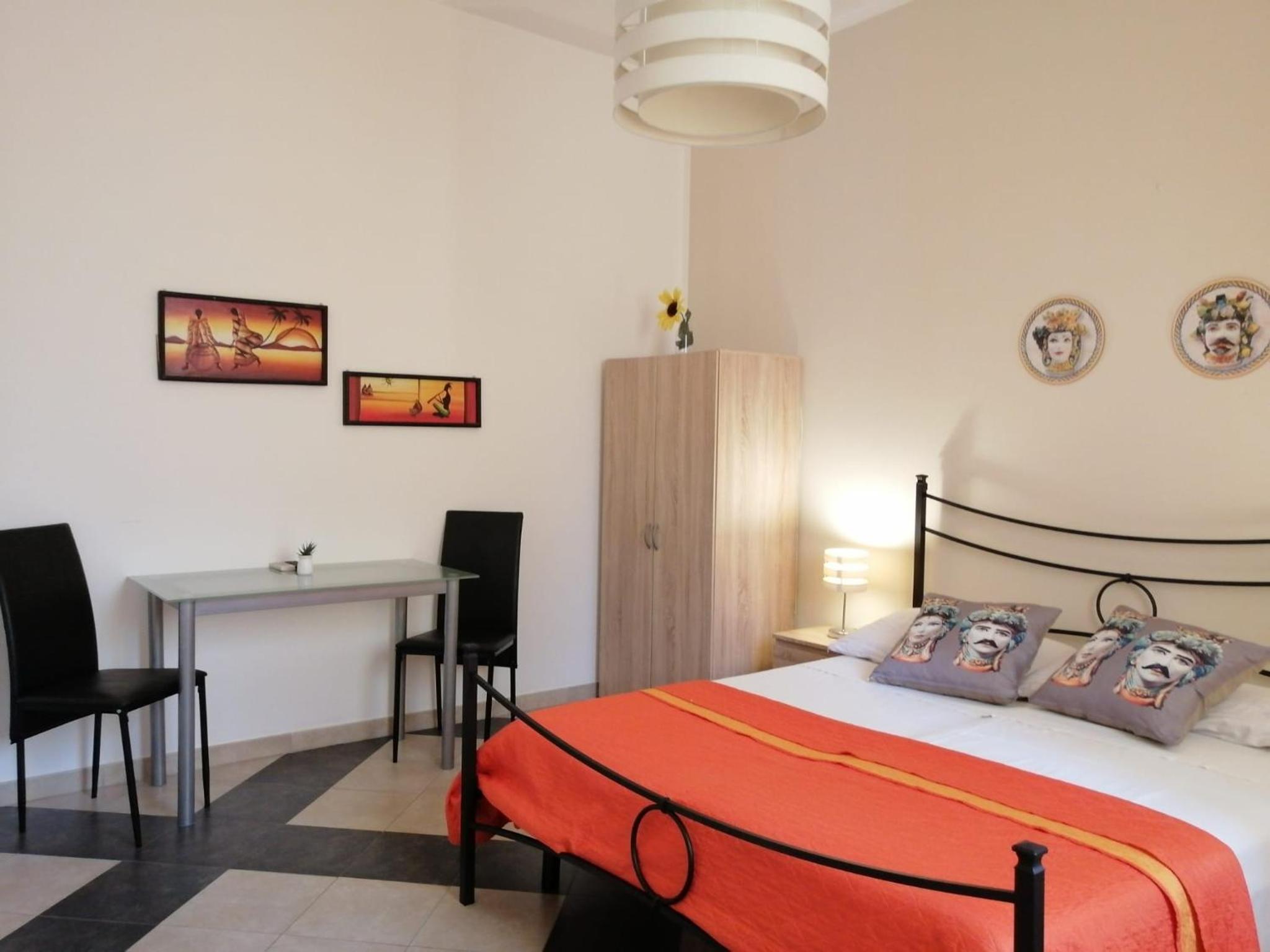 Twin Room with Private External Bathroom - Photo 7