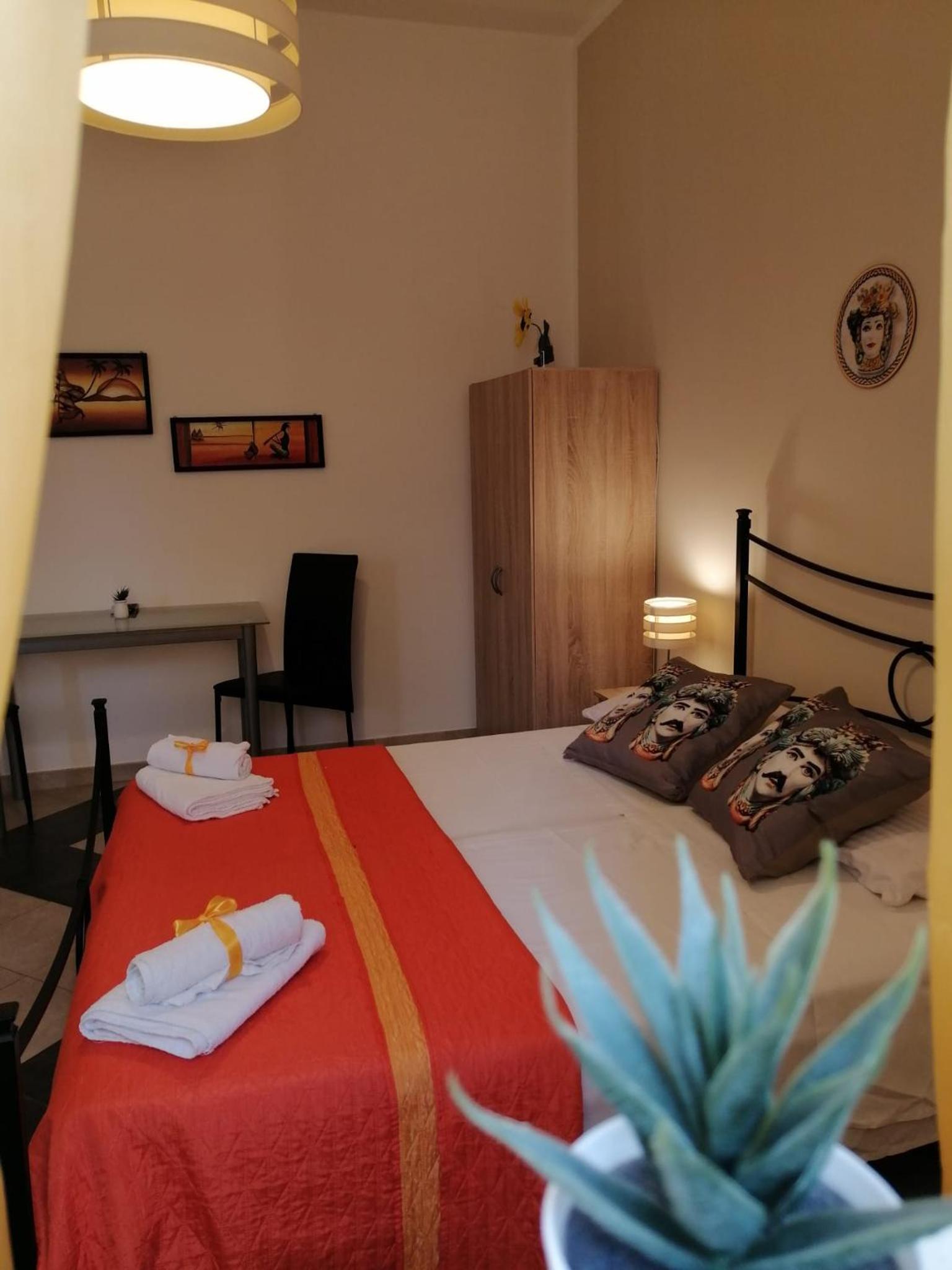 Twin Room with Private External Bathroom - Photo 1