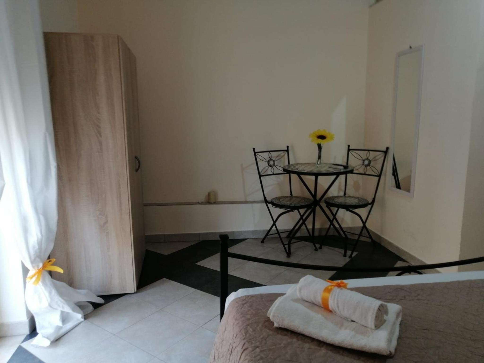 Quadruple Room with Balcony - Photo 7