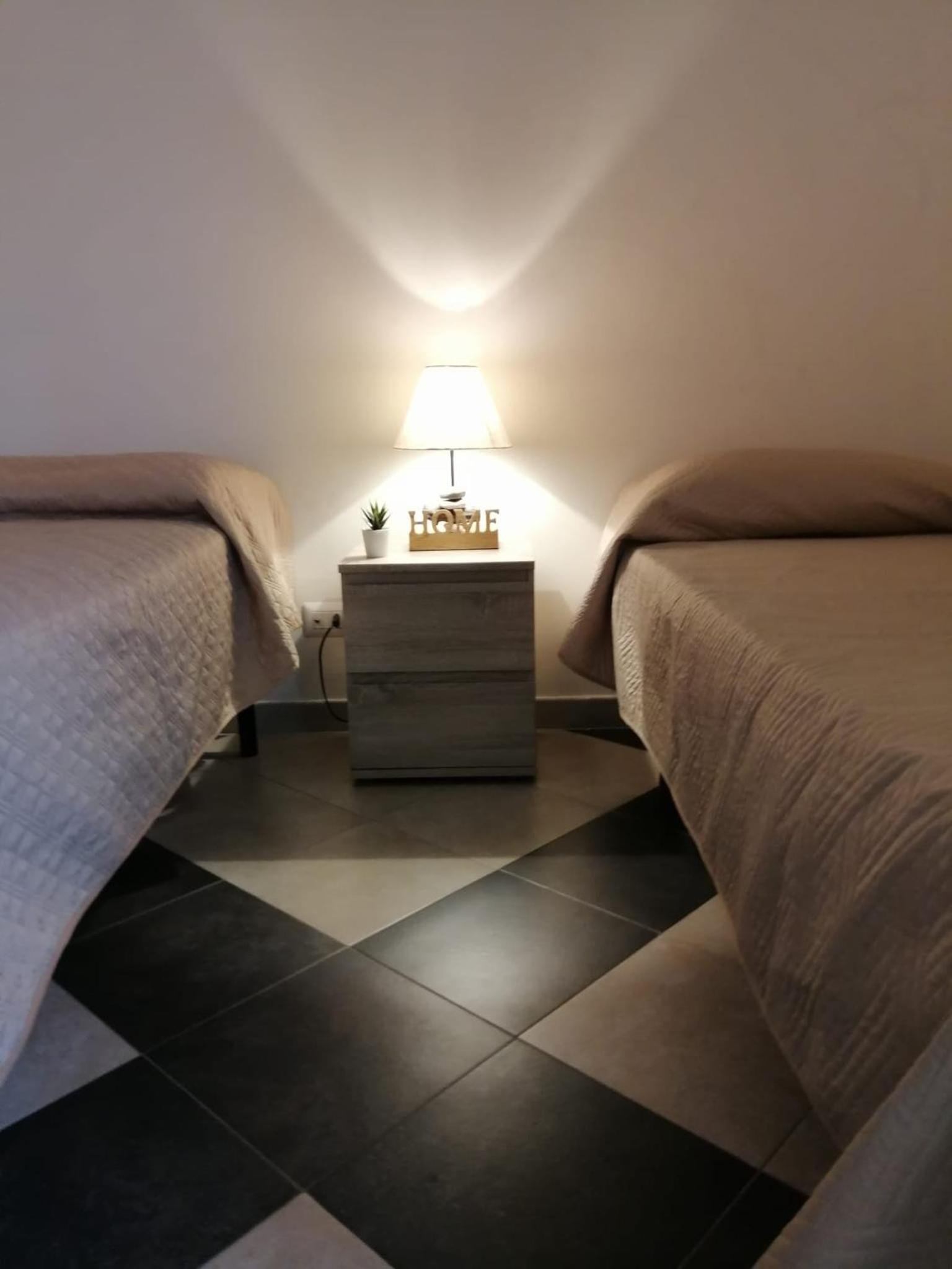 Quadruple Room with Balcony - Photo 10