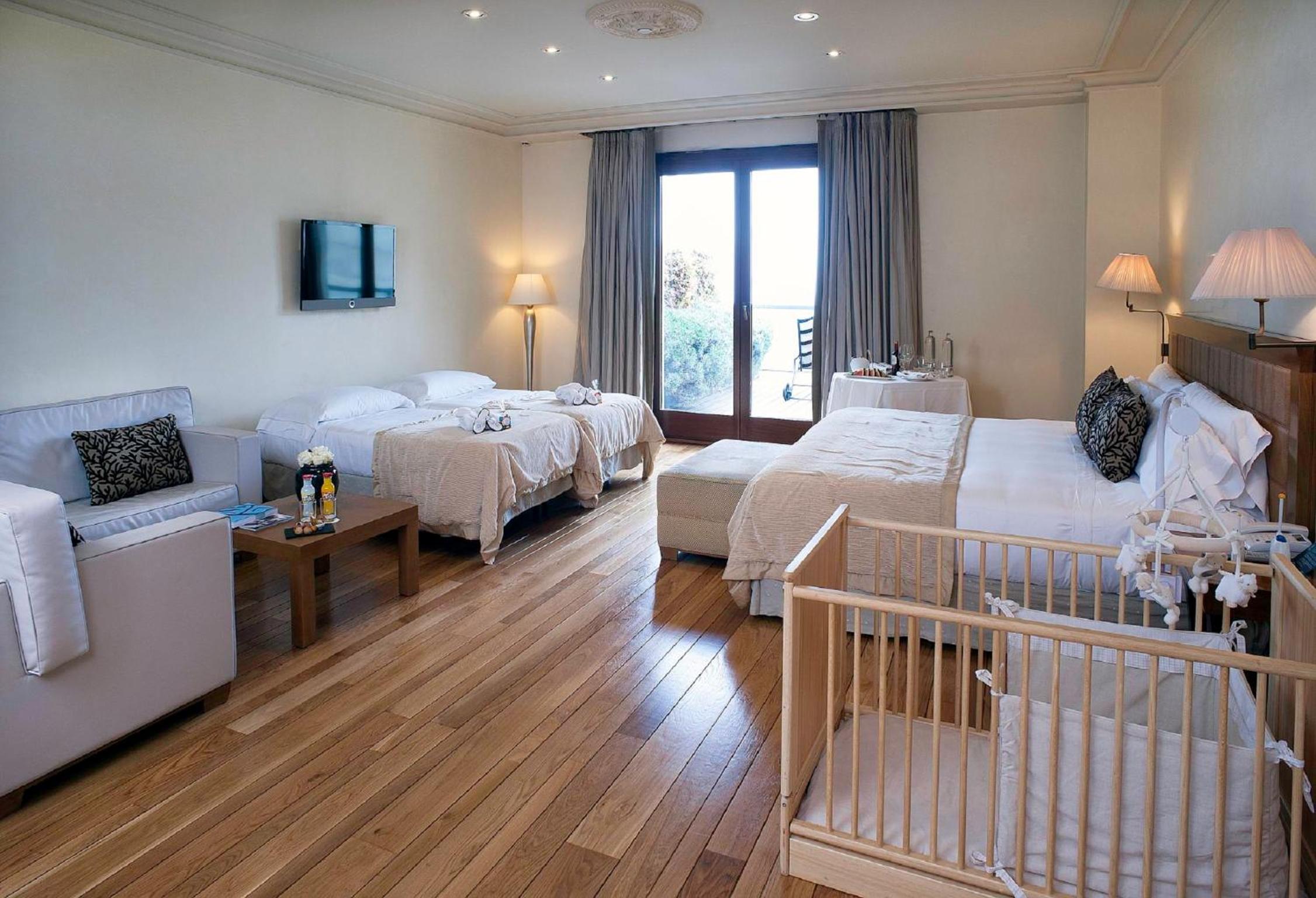 Habitación Familiar (2 Adultos + 2 Niños) Habitación Familiar (2 Adultos + 2 Niños)