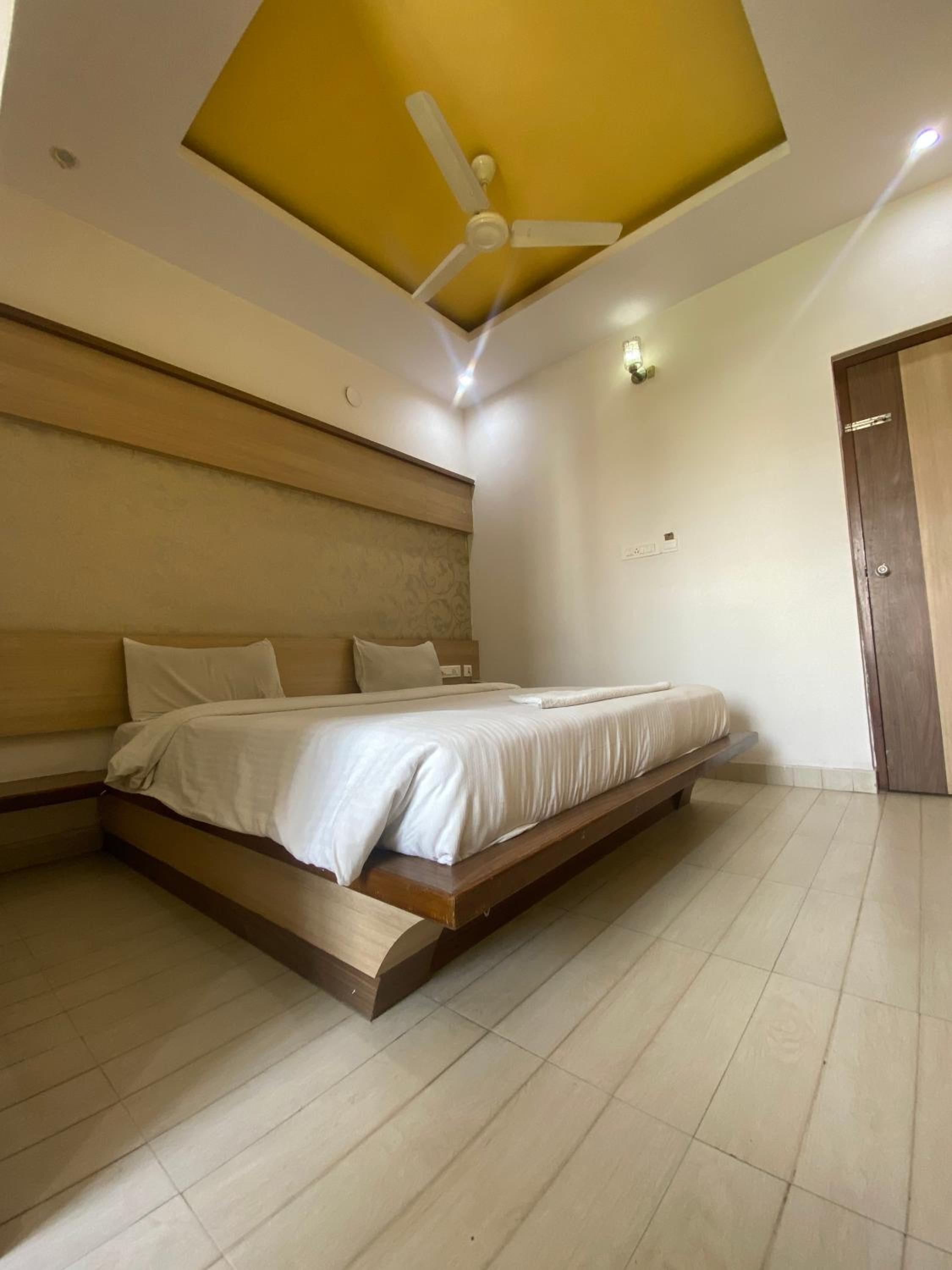 Economy Double Room - Photo 7