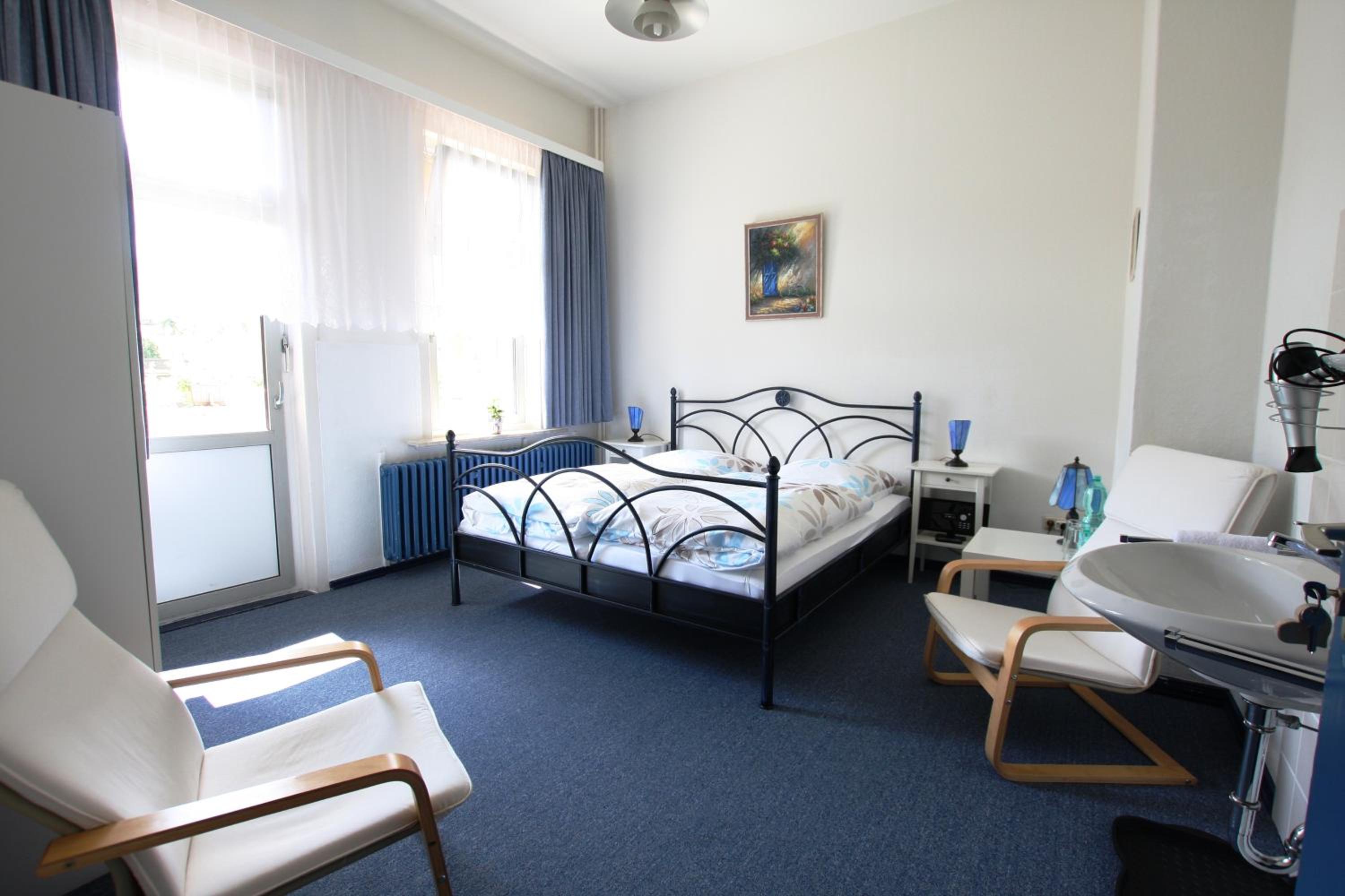 Double Room with Shared Shower and Toilet photo 1