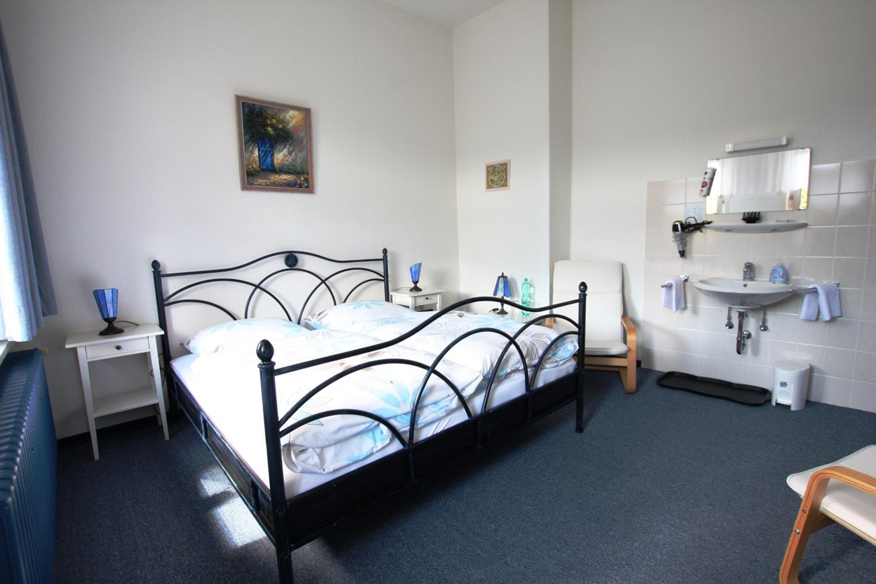 Double Room with Shared Shower and Toilet photo 2