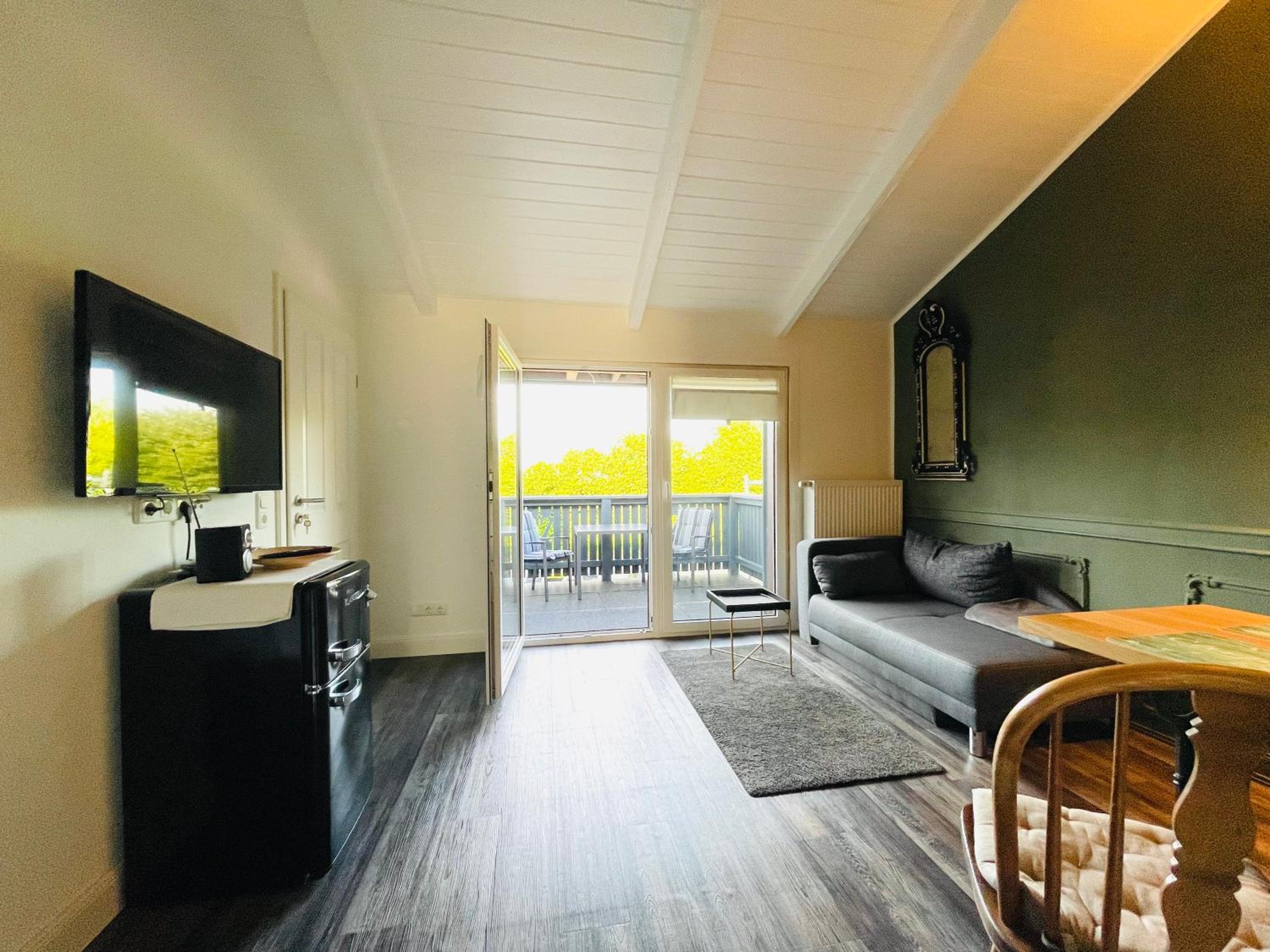 Suite with Balcony - Photo 3
