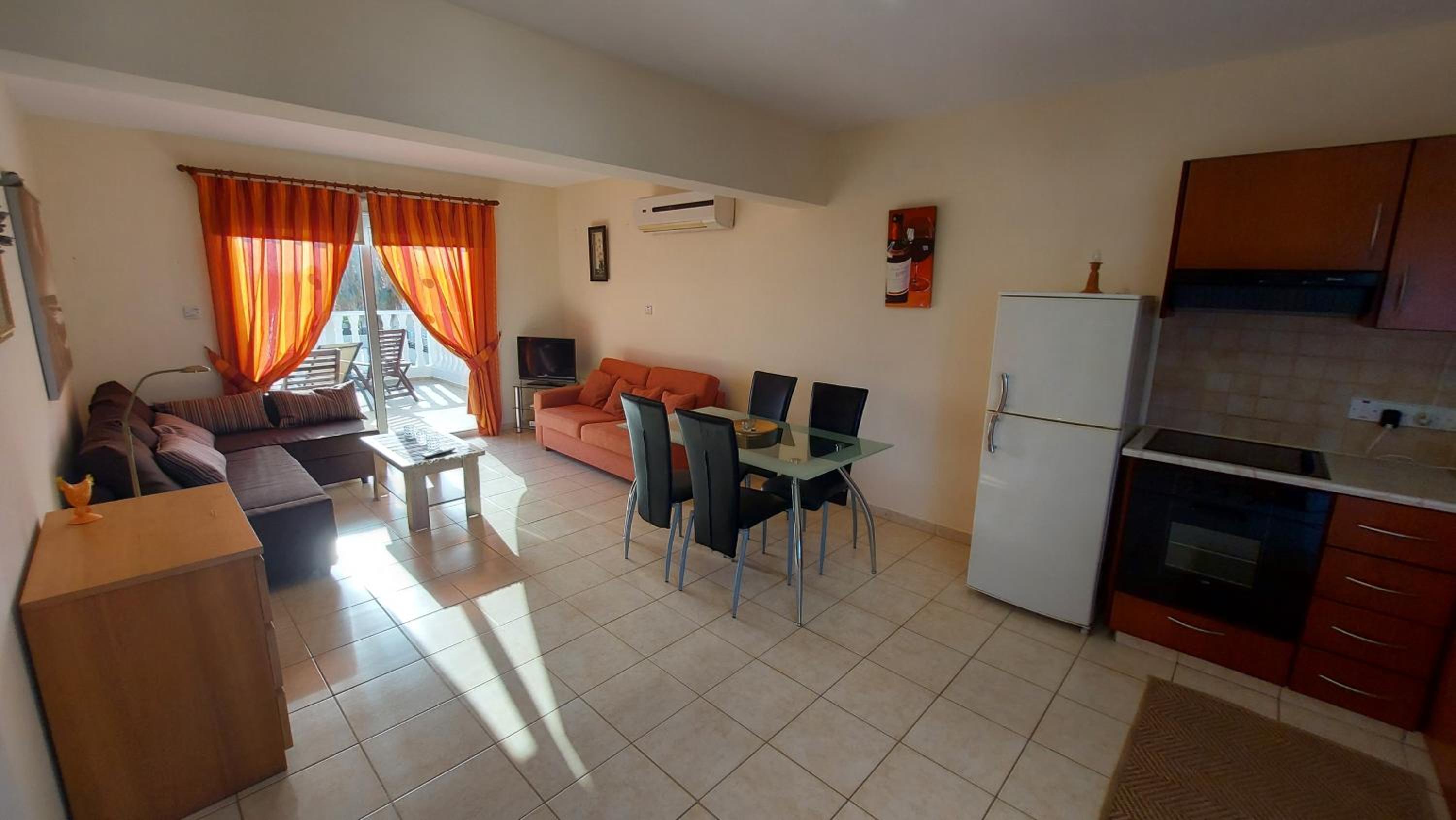 Apartment with Balcony photo 3