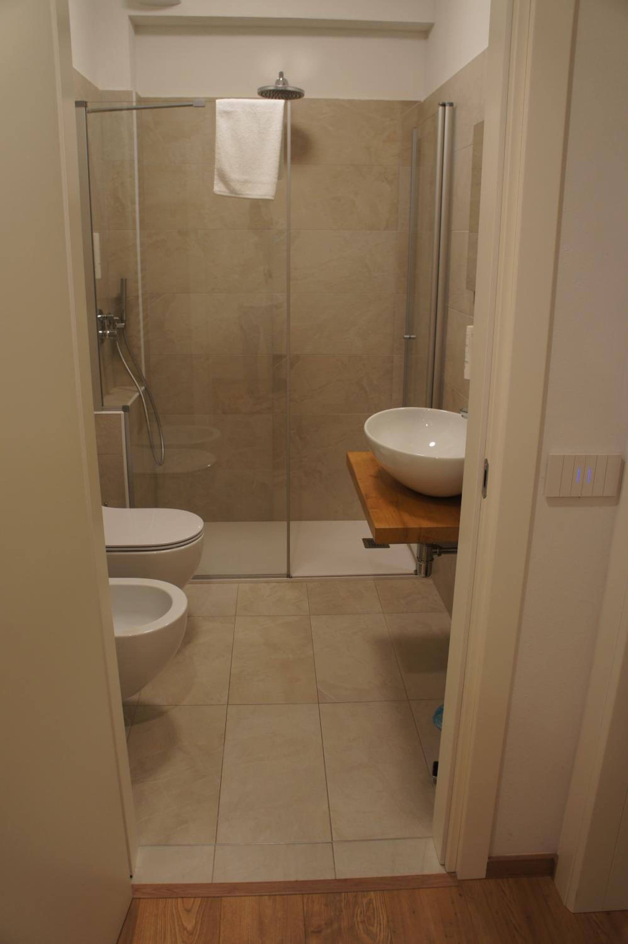 Quadruple Room with Private Bathroom - Photo 10