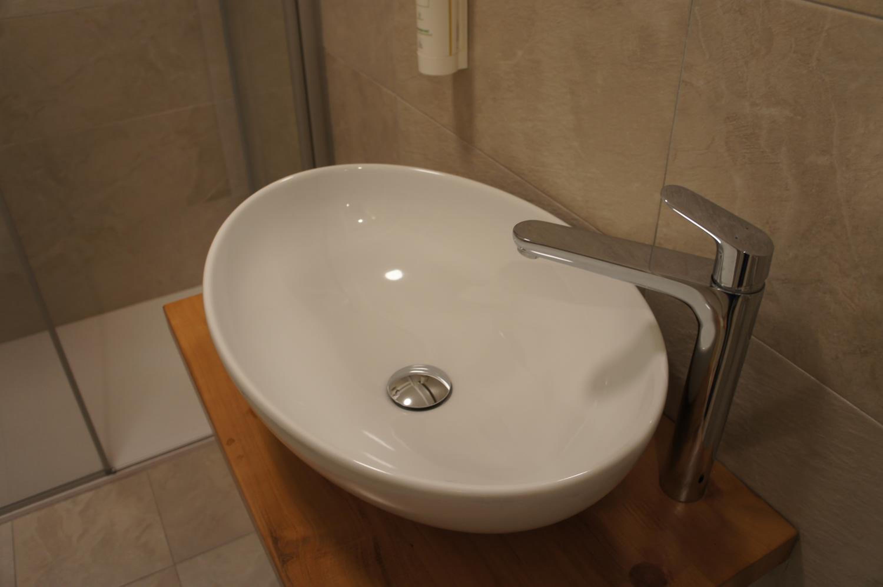 Quadruple Room with Private Bathroom - Photo 3
