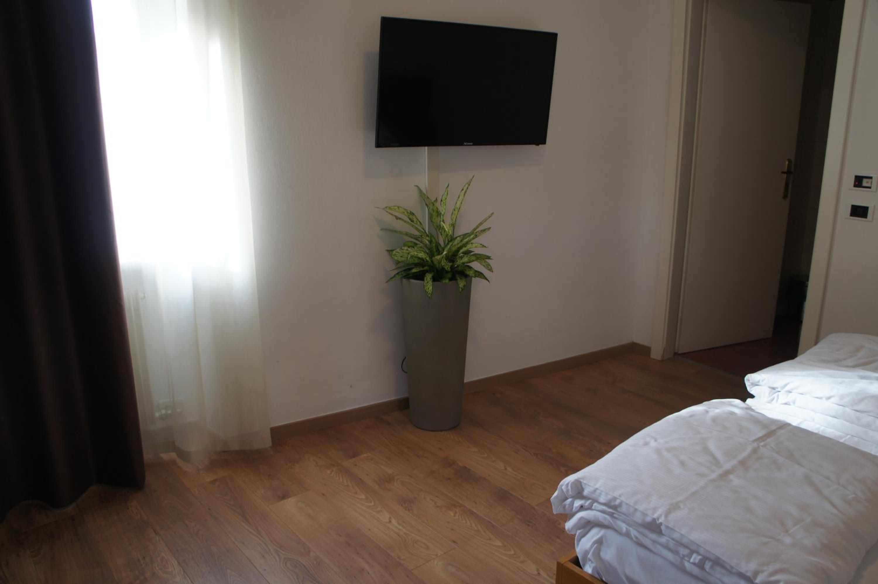 Double Room - Photo 9