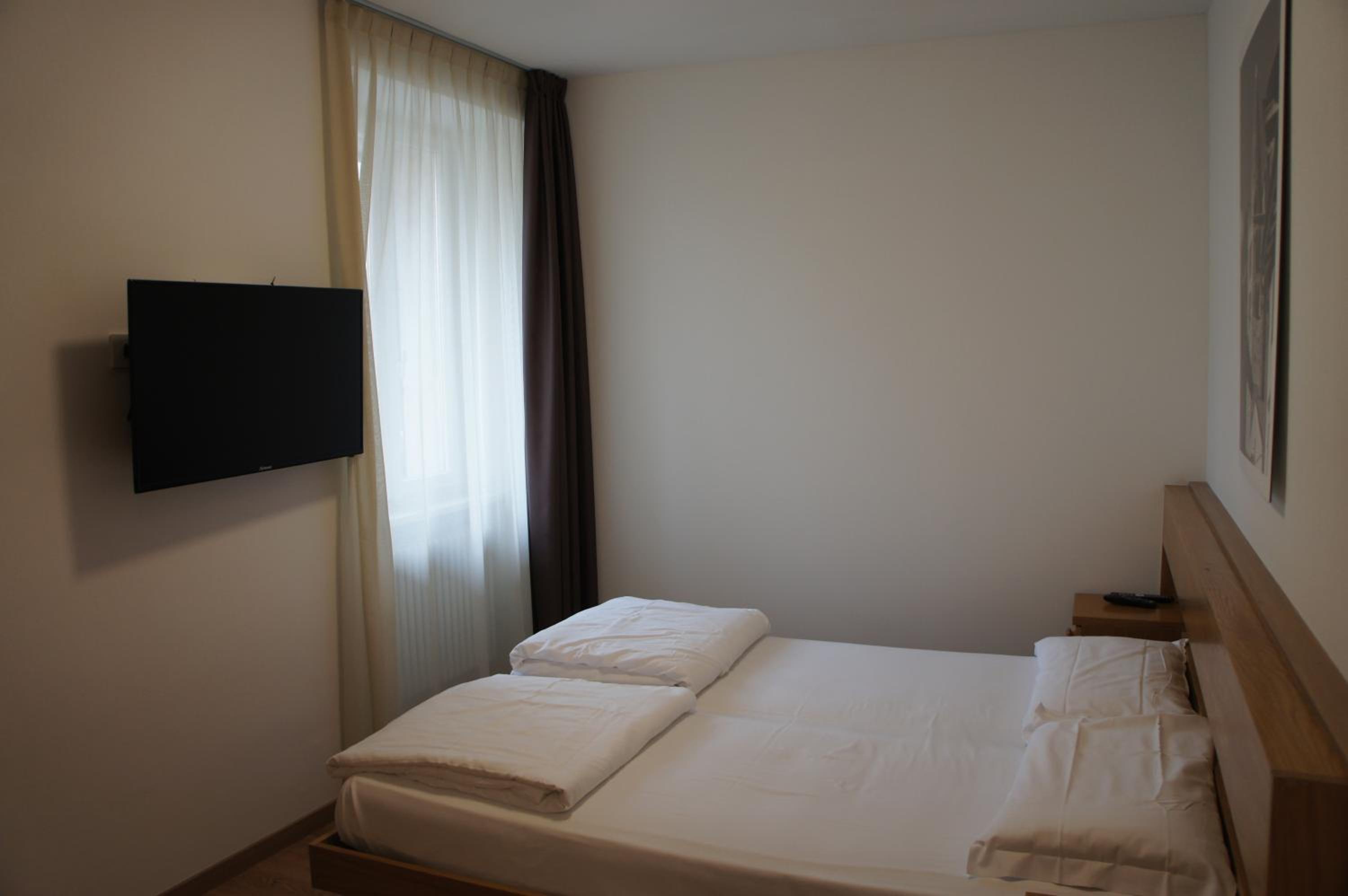 Quadruple Room with Private Bathroom - Photo 1