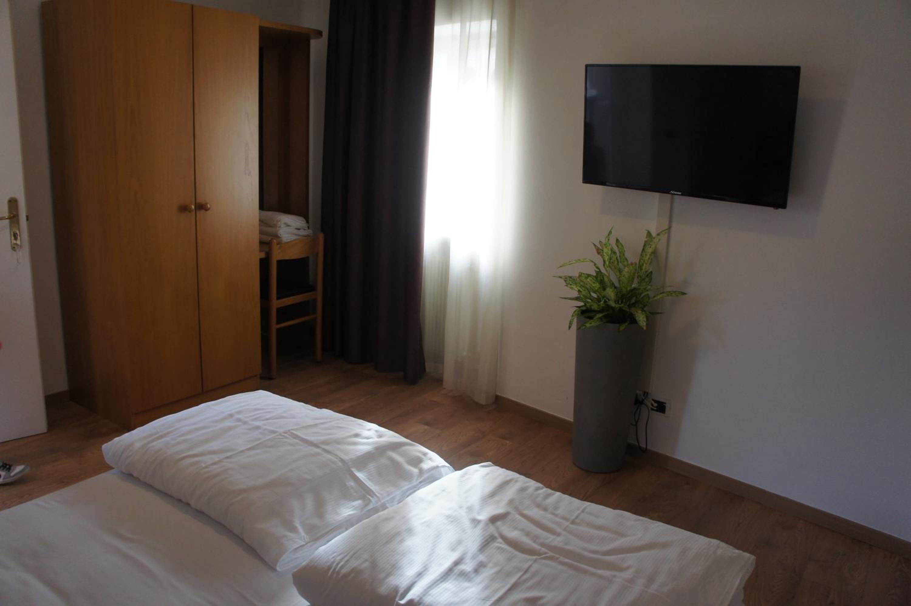 Double Room - Photo 2