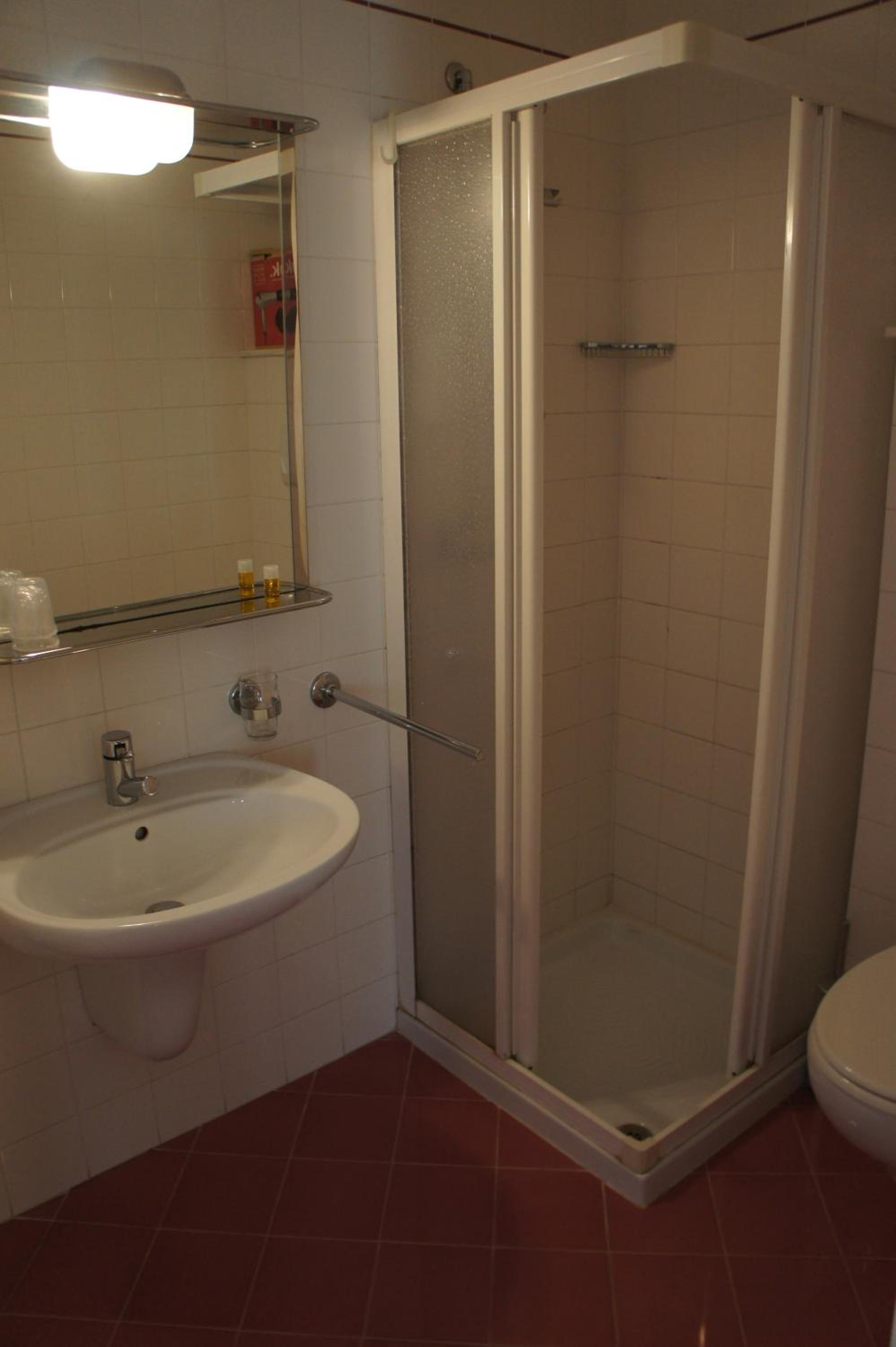 Double Room - Photo 8