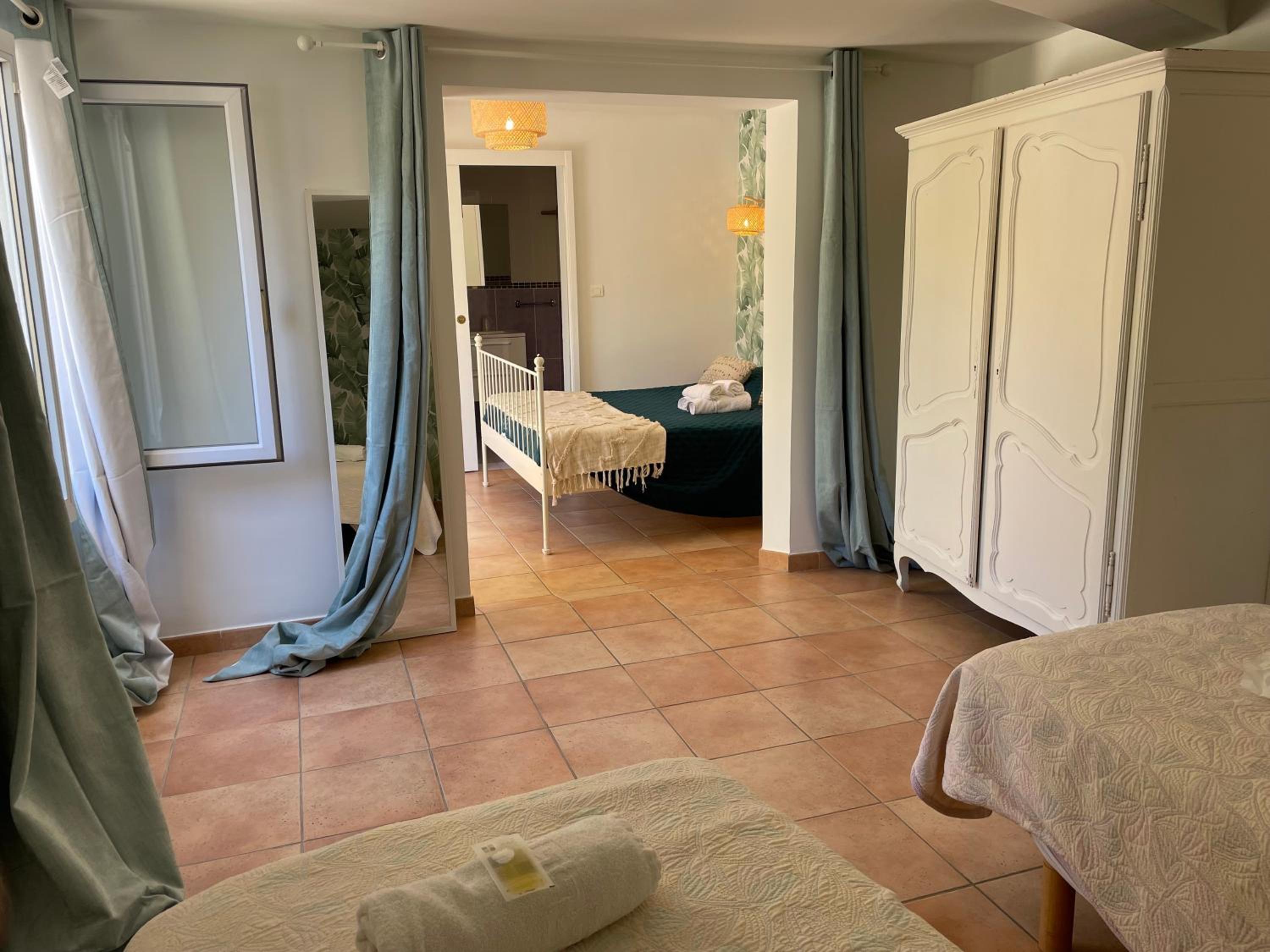 Family Suite with Garden View photo 3