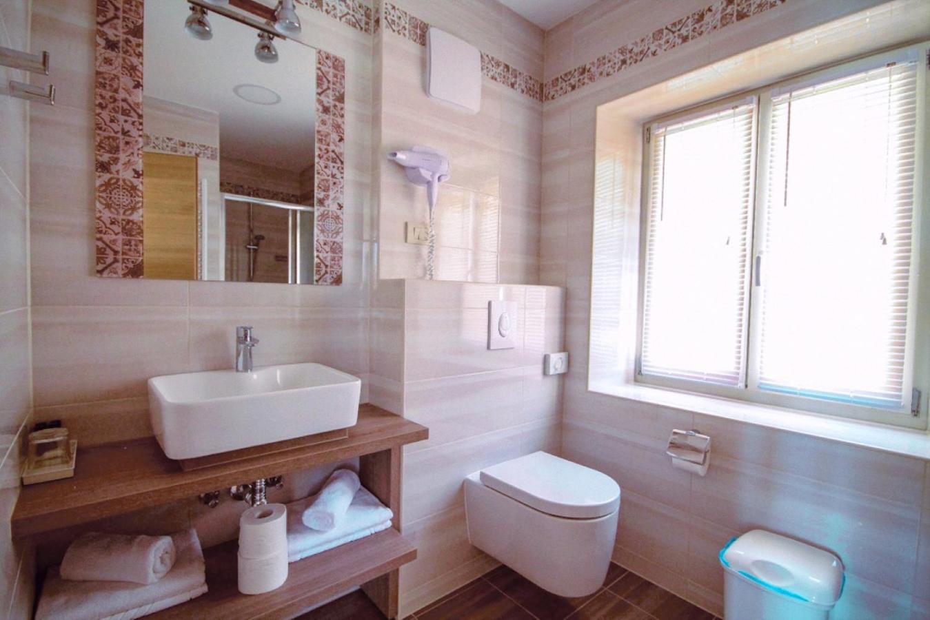 Double Room with Sea View - Photo 3