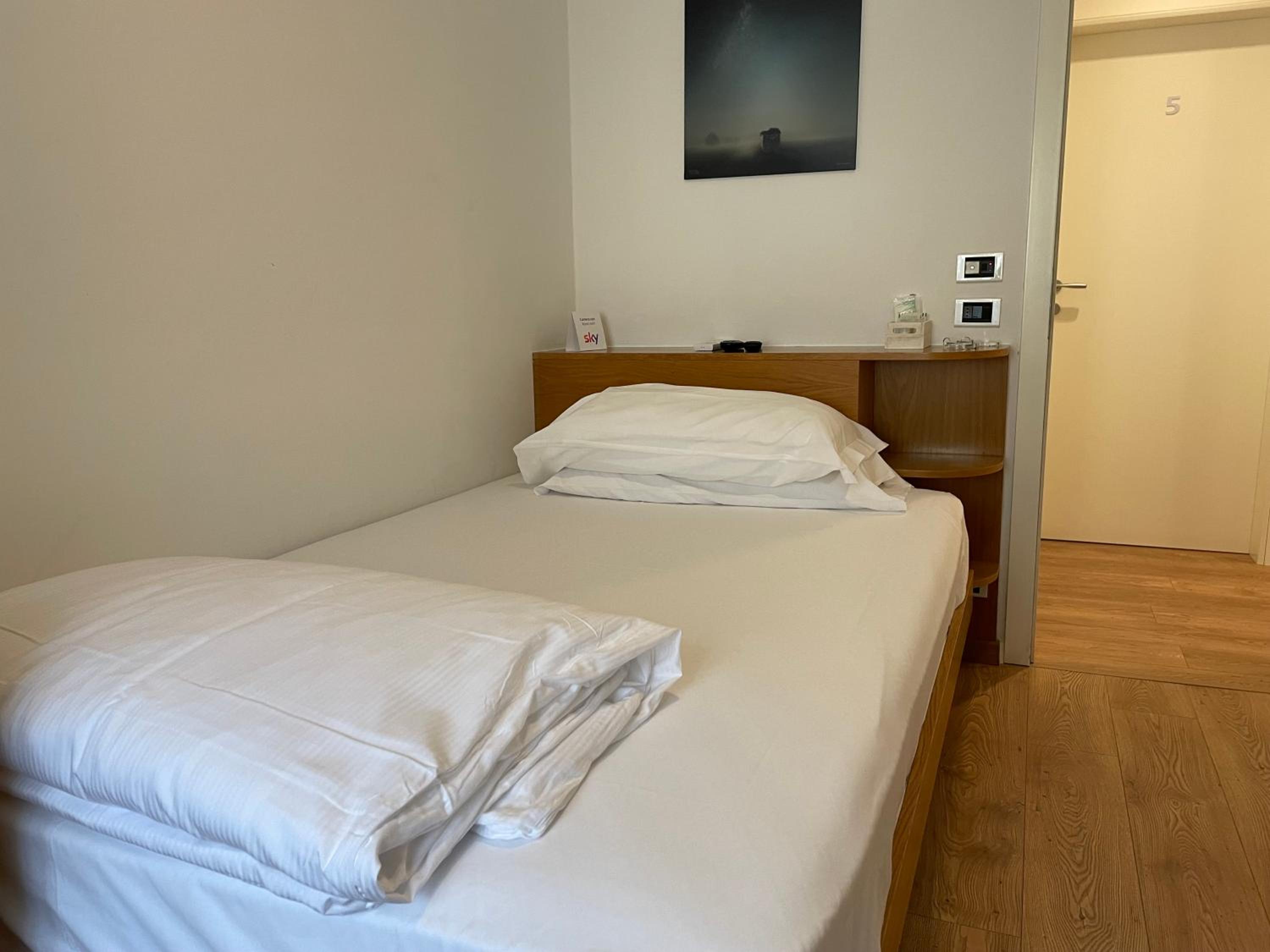 Single Room photo 3