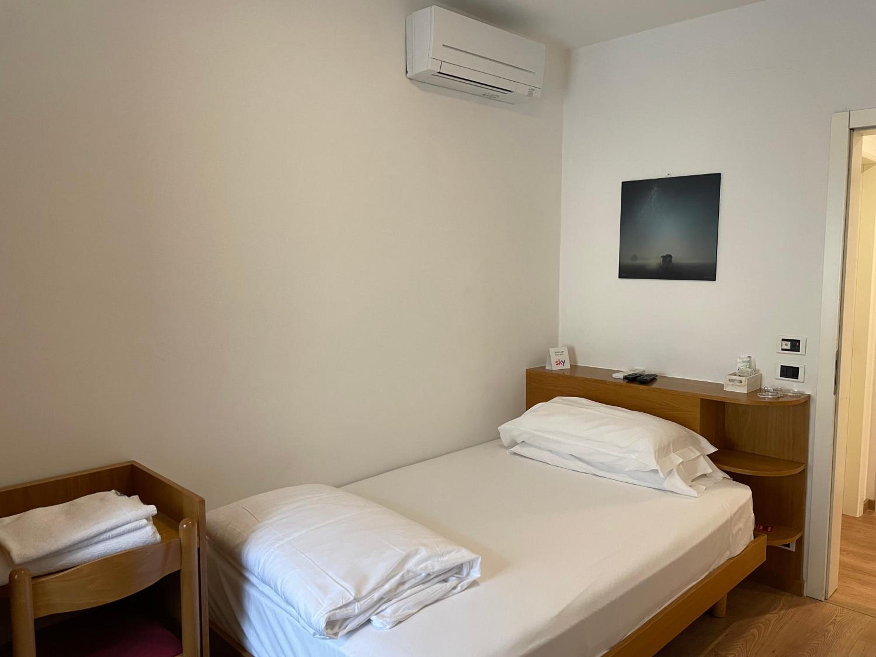 Single Room photo 2