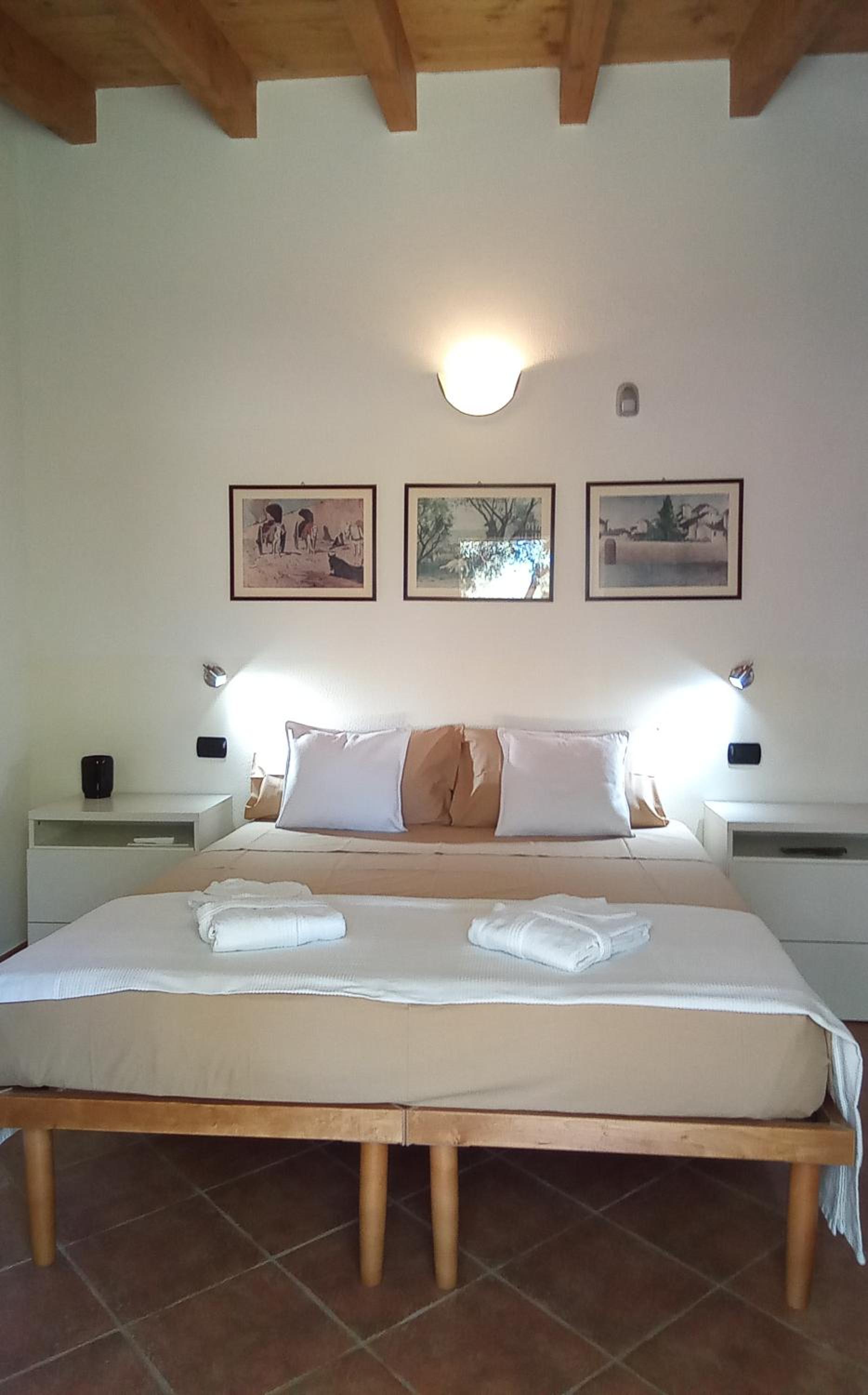 Deluxe Double Room with Extra Bed photo 1