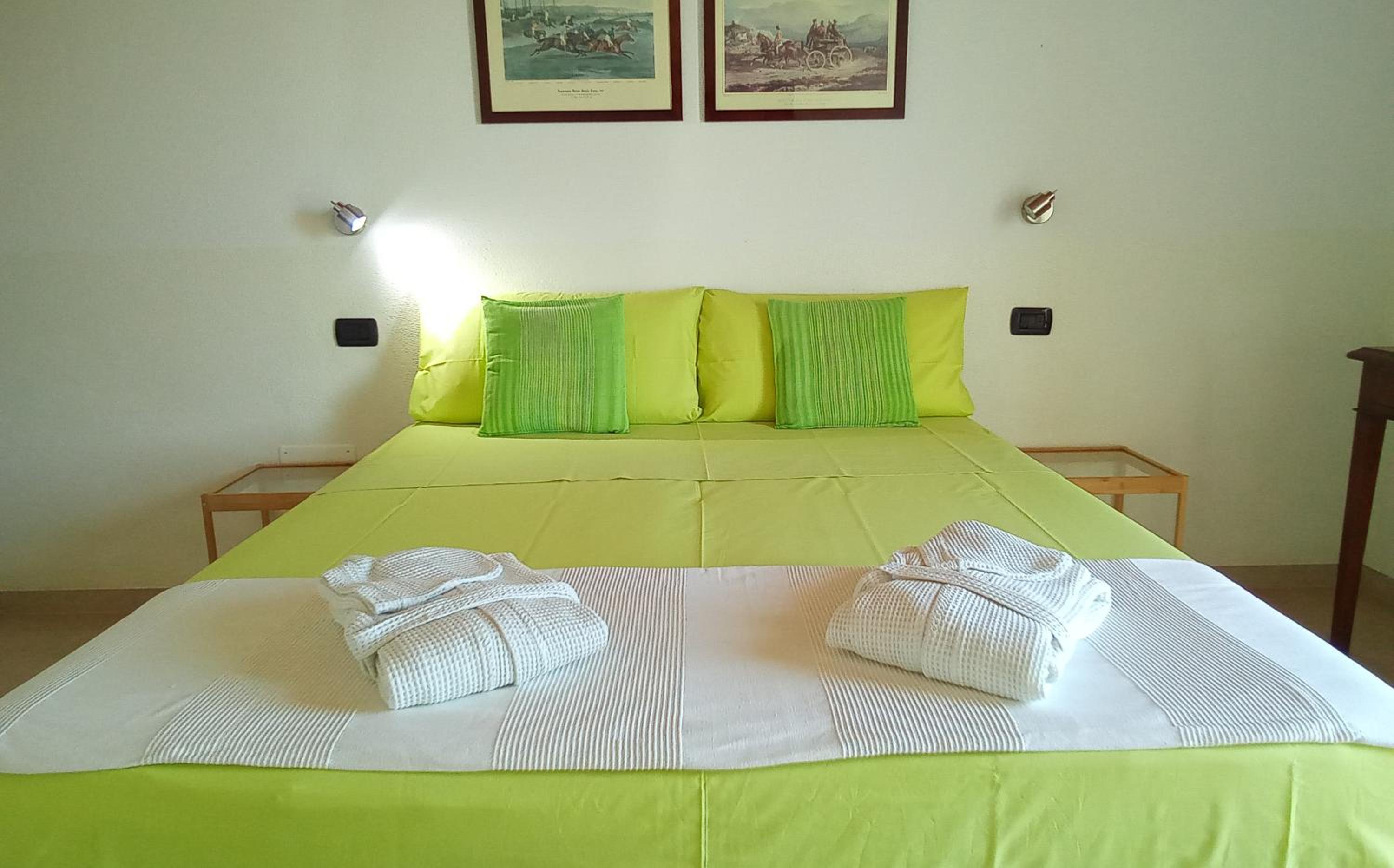 Deluxe King Room photo 1
