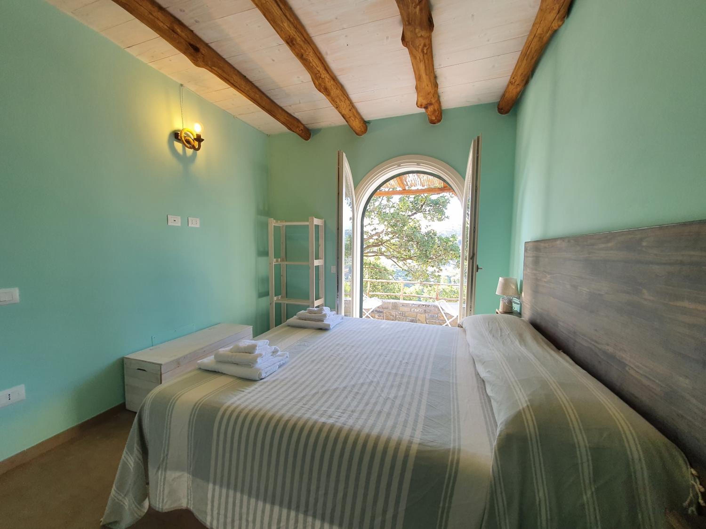 One-Bedroom Apartment with Sea View photo 1
